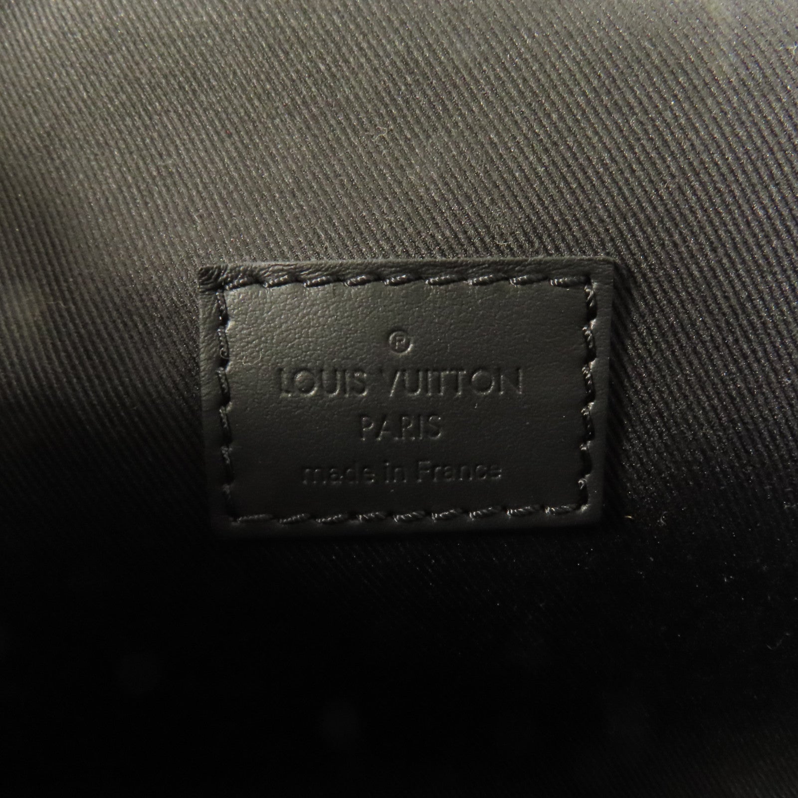 LOUIS VUITTON Monogram Taurillon Steamer Wearable Wallet扣肩背袋