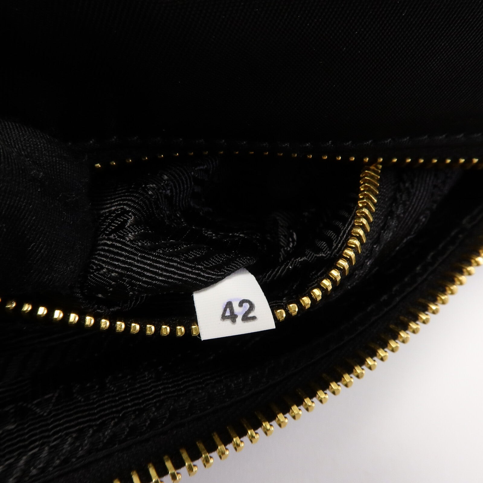 PRADA 尼龍Re-Nylon Pouch肩背袋
