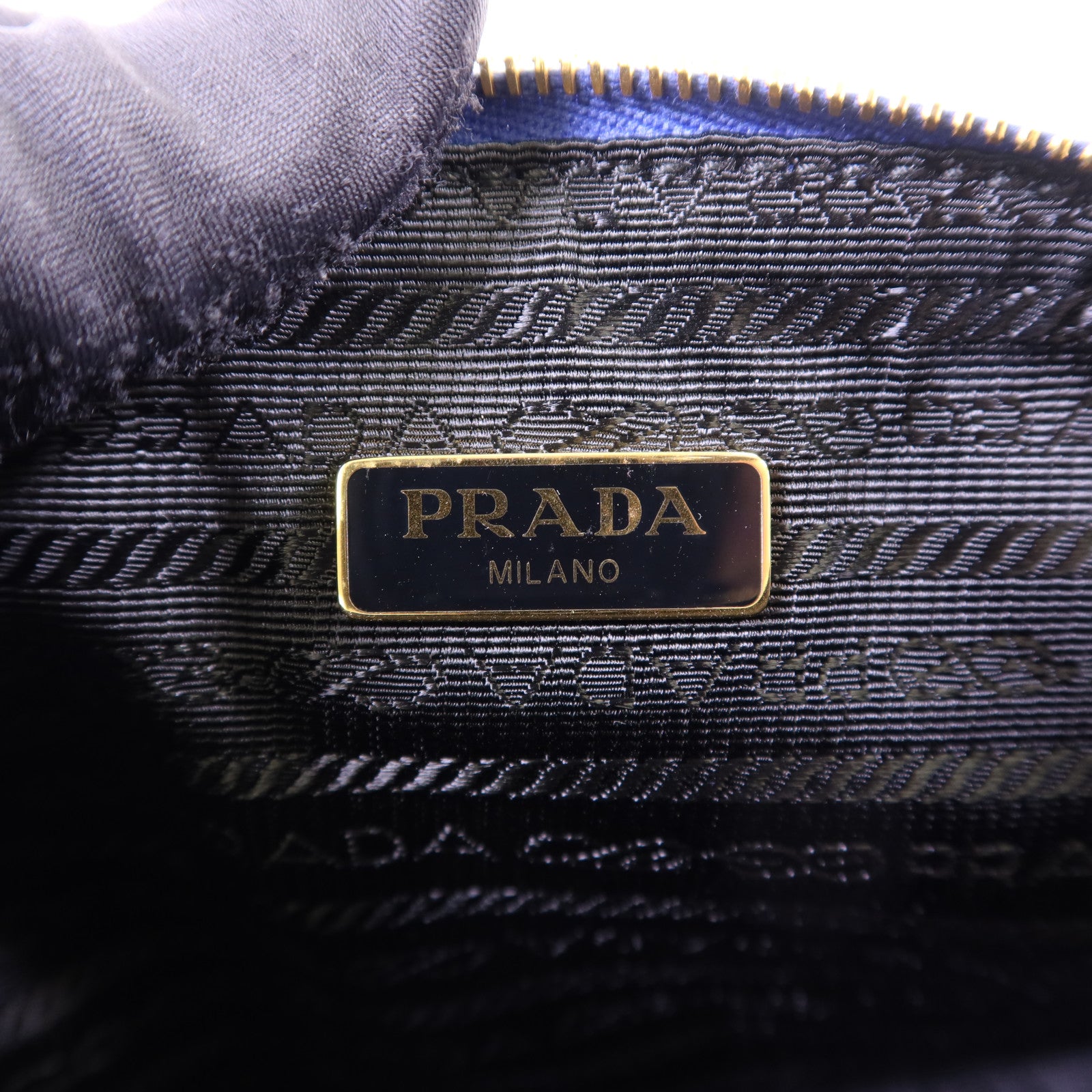 PRADA 牛皮皮革Pouch金扣手拿包