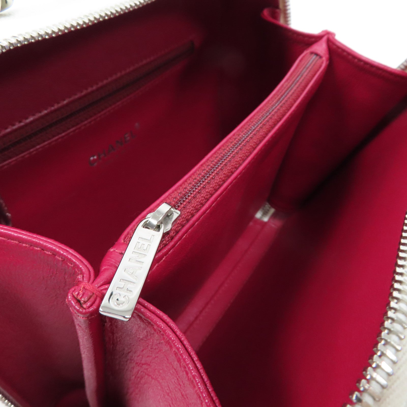 CHANEL 菱格Caviar皮革Filigree Vanity Case銀扣手挽肩背兩用袋黑色/白色