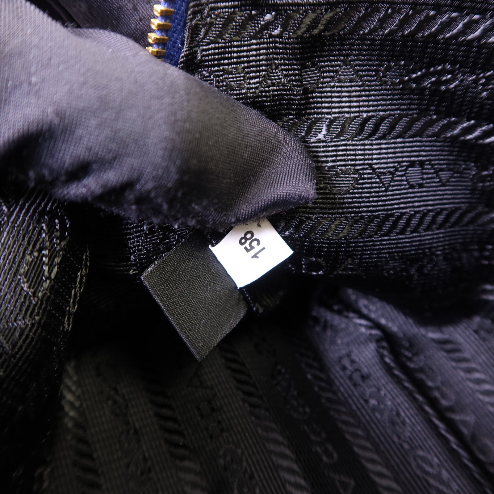 PRADA 牛皮皮革Pouch金扣手拿包