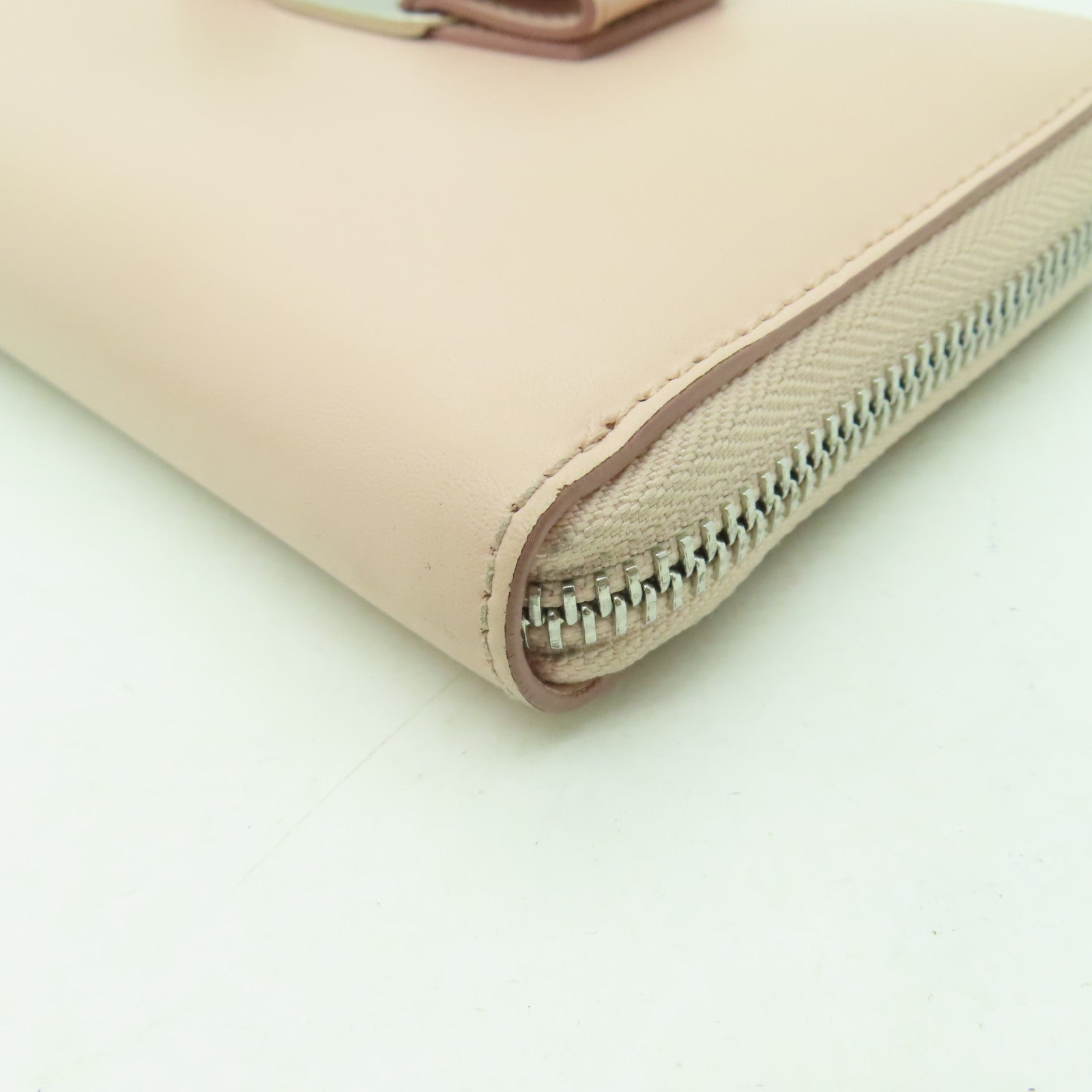 Salvatore Ferragamo 【清倉大減價】牛皮皮革Wallet銀扣長錢包粉紅色