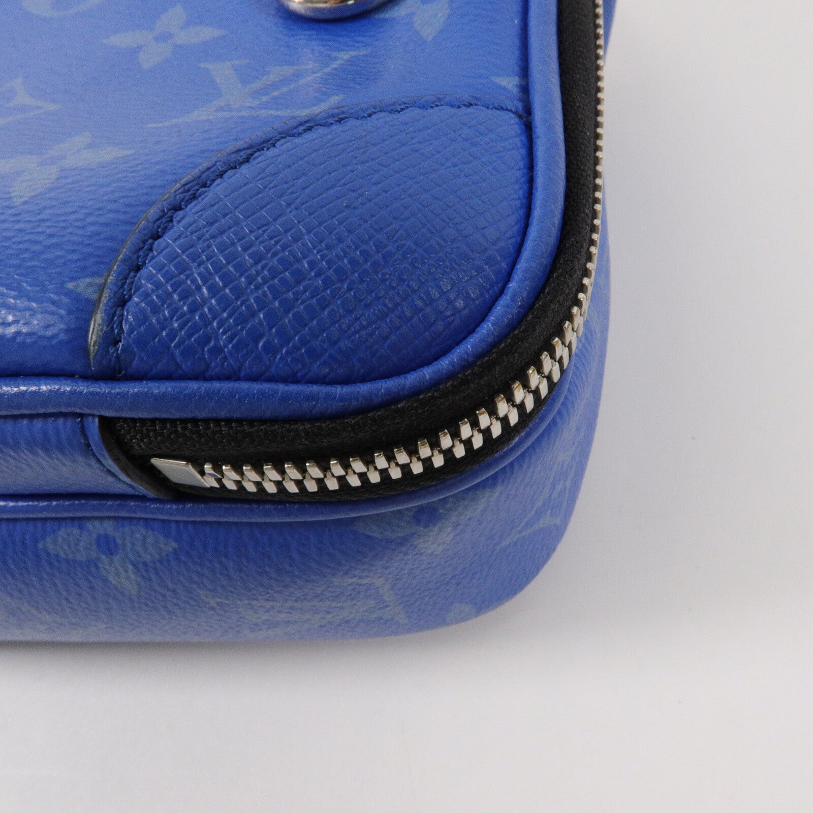 LOUIS VUITTON Monogram Alpha肩背袋