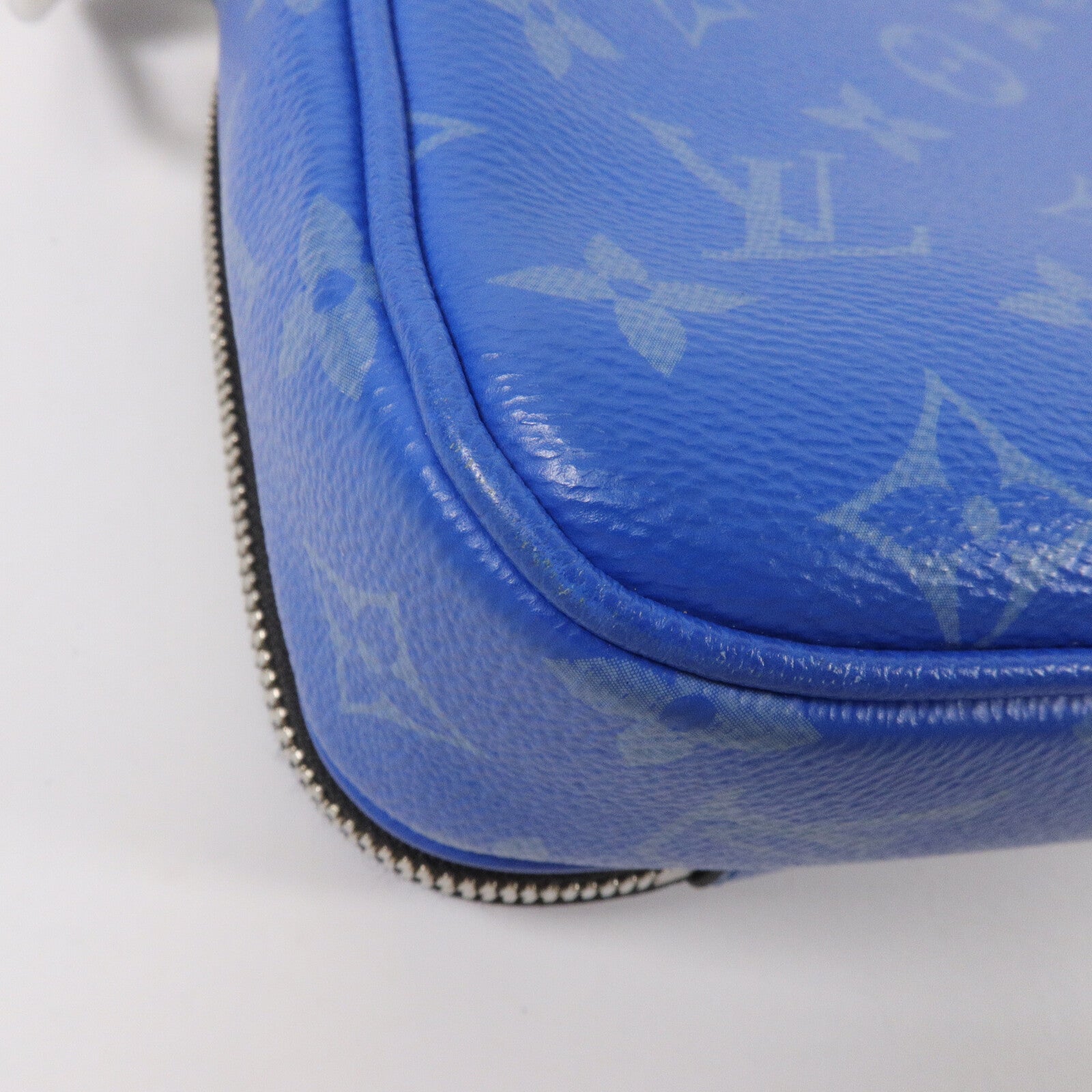 LOUIS VUITTON Monogram Alpha肩背袋