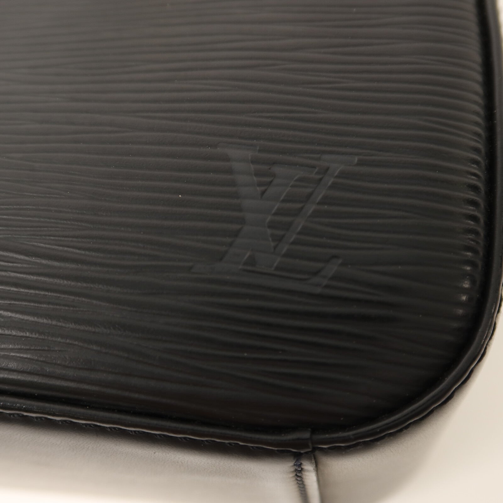 LOUIS VUITTON Epi Jasmin金扣手挽袋