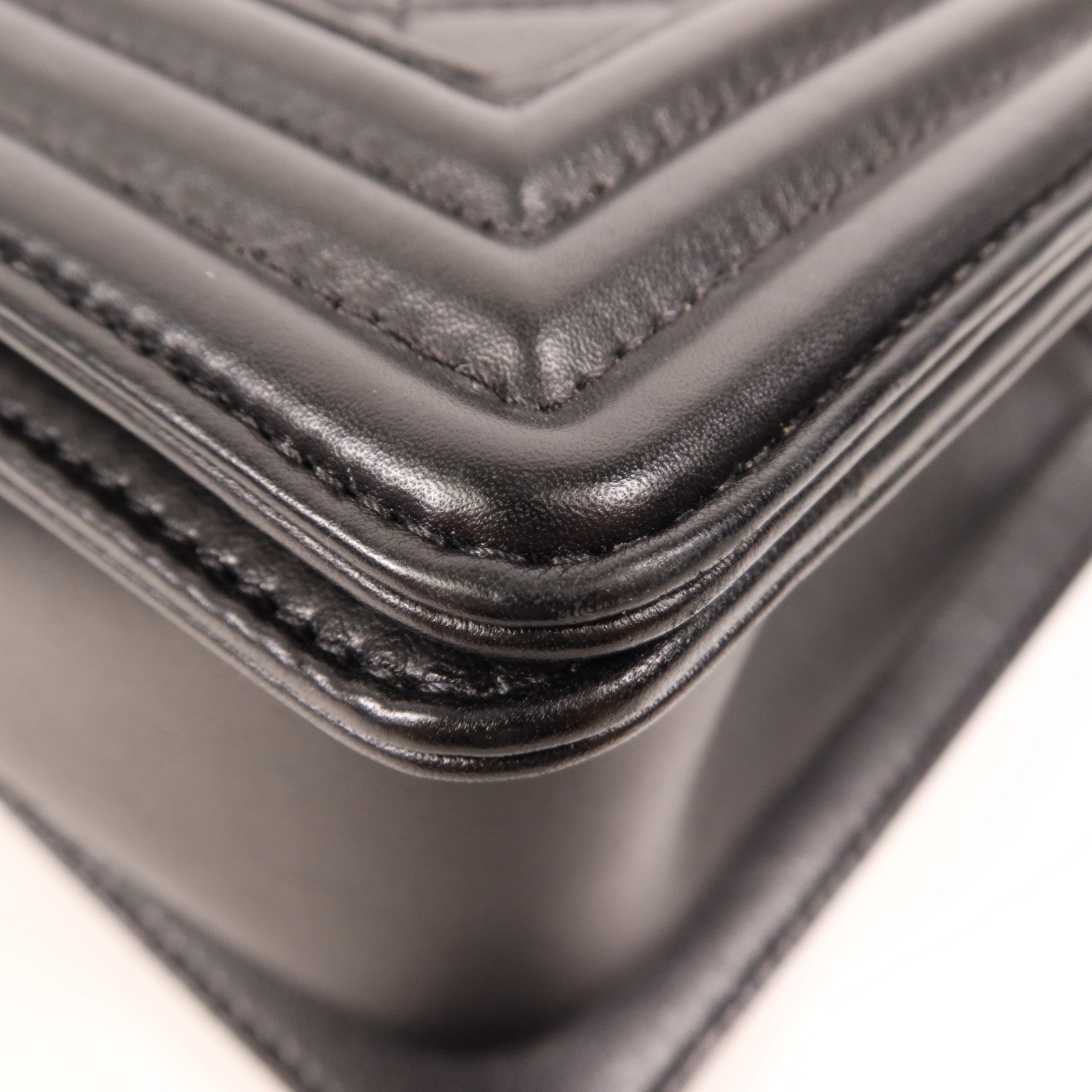 CHANEL 羊皮皮革Boy 25金扣肩背袋