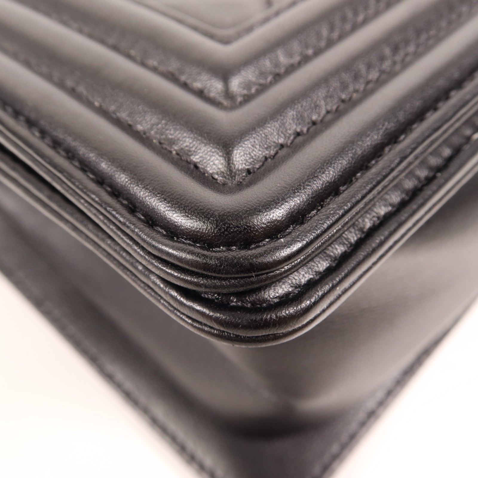 CHANEL 羊皮皮革Boy 25金扣肩背袋