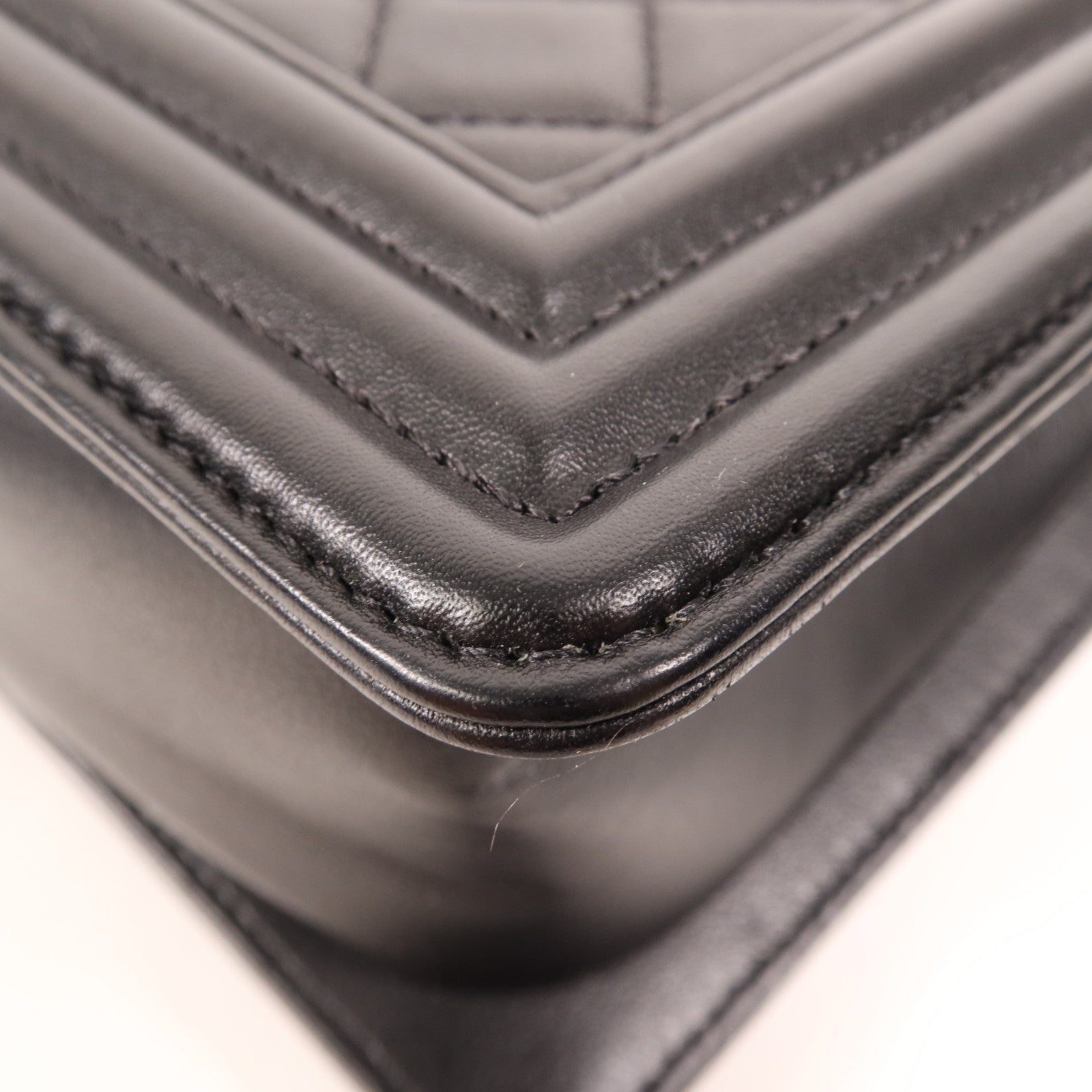 CHANEL 羊皮皮革Boy 25金扣肩背袋