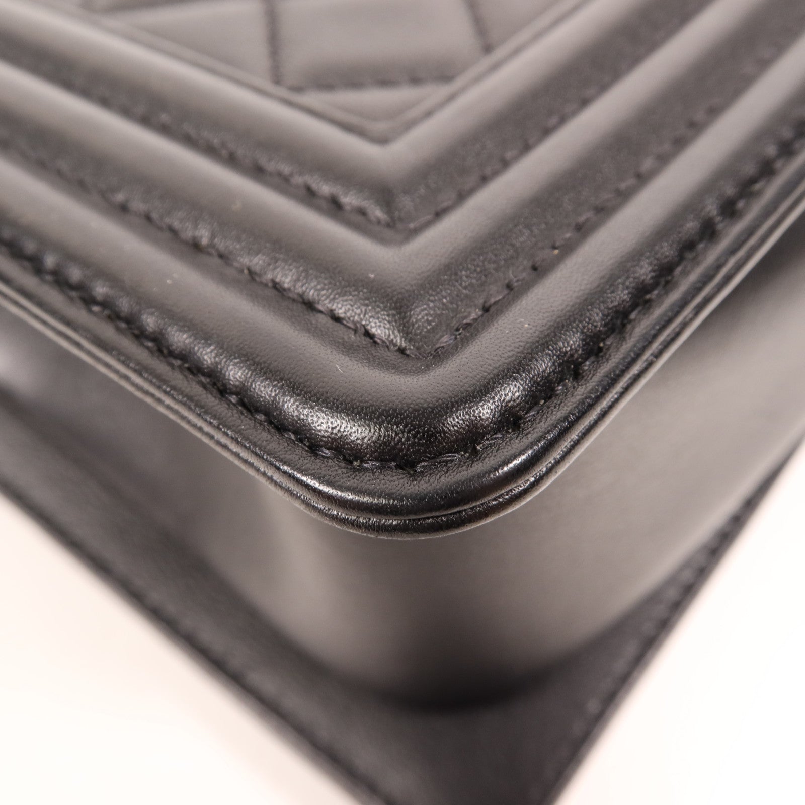 CHANEL 羊皮皮革Boy 25金扣肩背袋