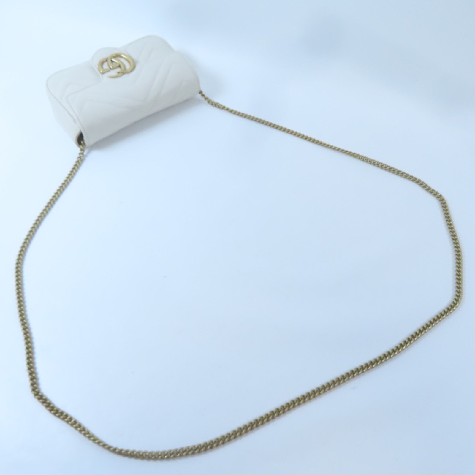 GUCCI 牛皮皮革GG Marmont Mini金扣鏈帶肩背袋白色