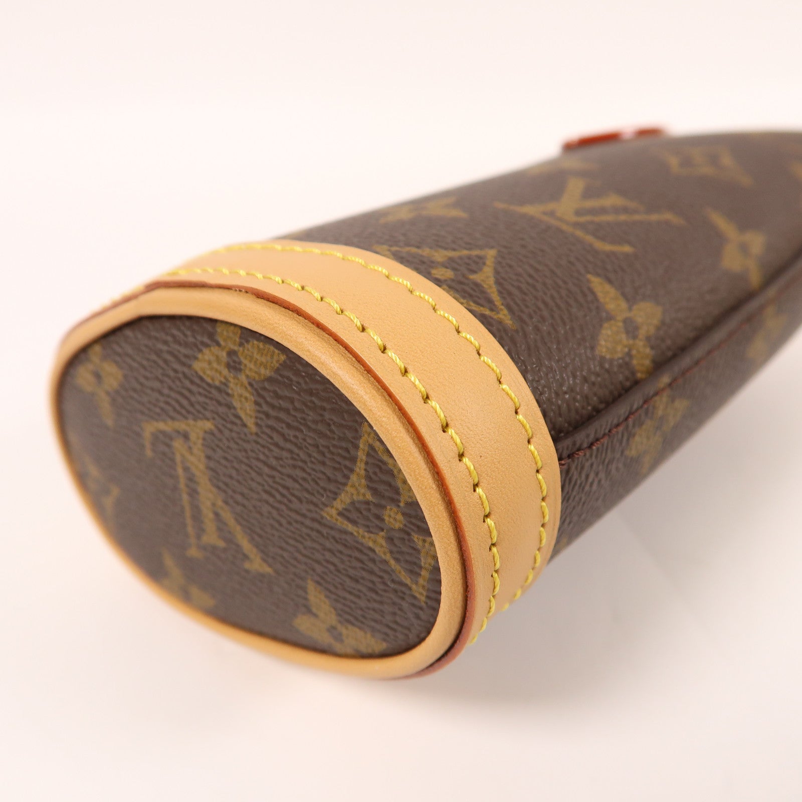LOUIS VUITTON Monogram Fold Me Pouch金扣肩背袋棕色