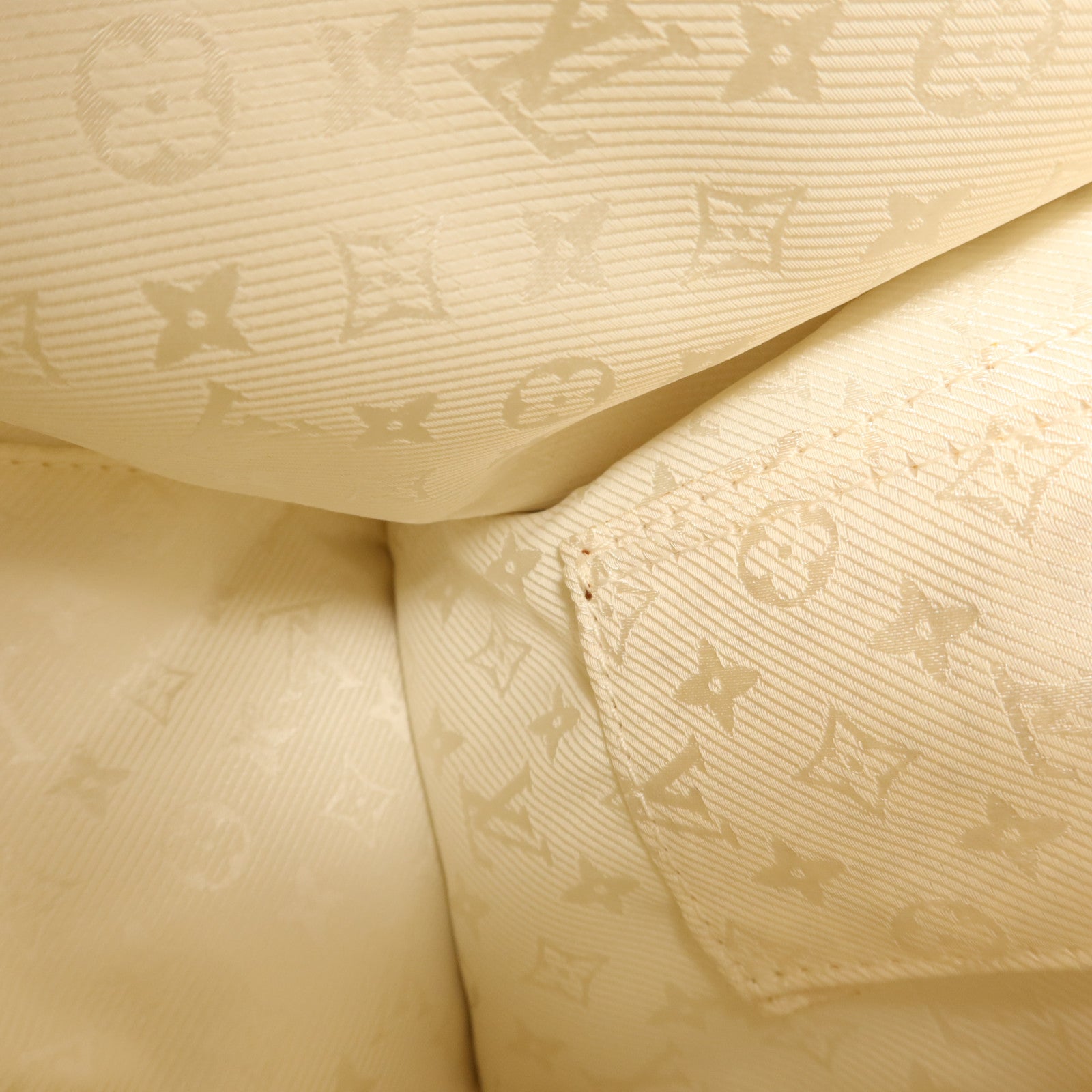 LOUIS VUITTON 皮革Street Shopper PM金扣手挽袋