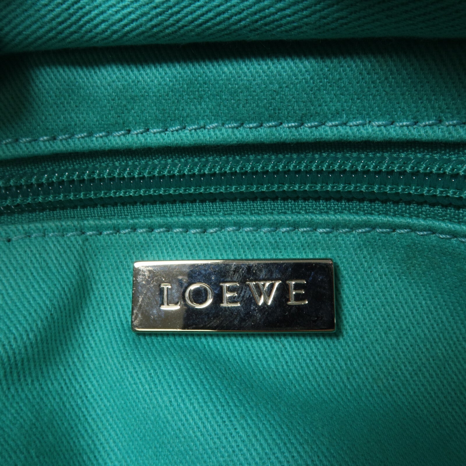 LOEWE 牛皮皮革Amazona 28手挽袋