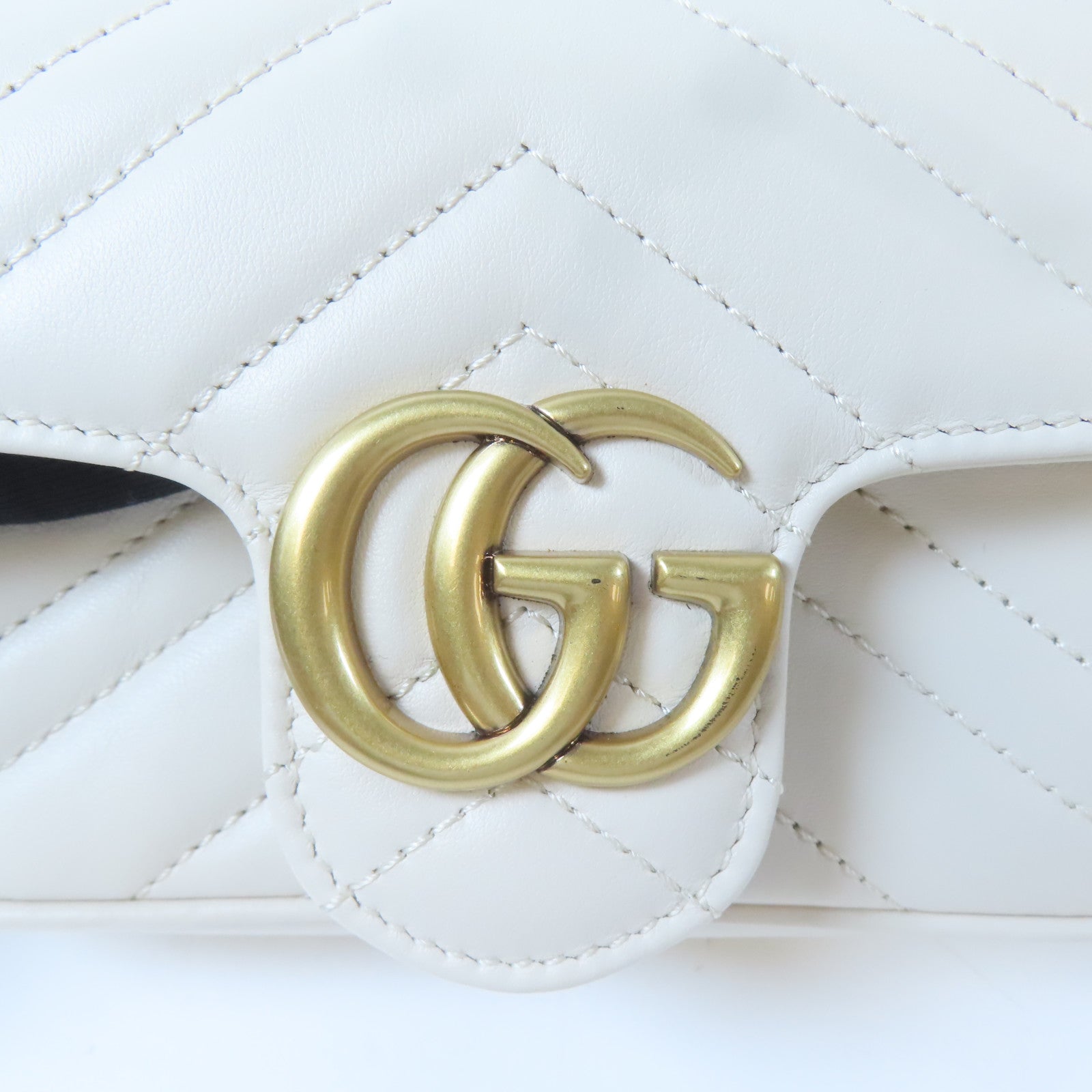 GUCCI 牛皮皮革GG Marmont Mini金扣鏈帶肩背袋白色