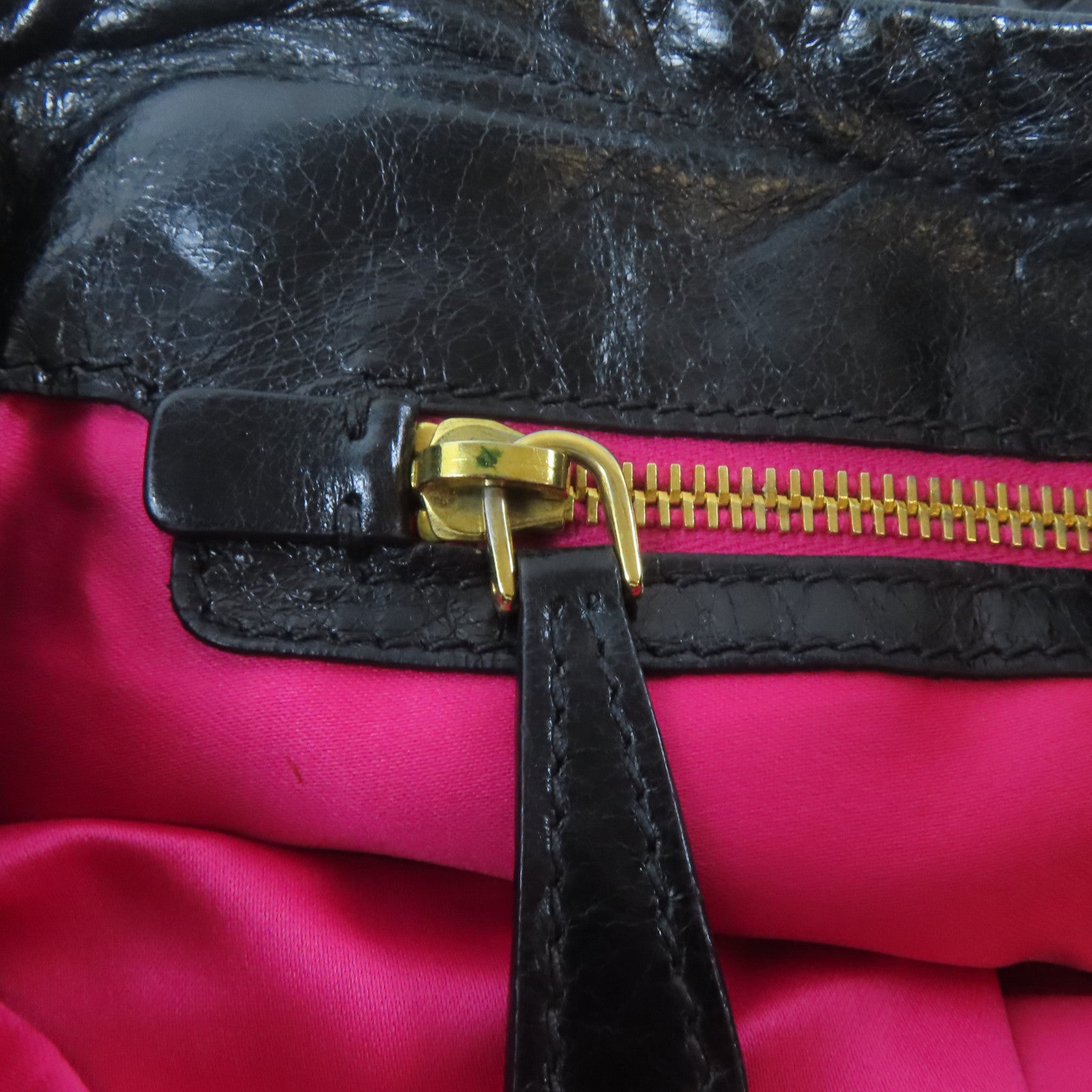 Miu Miu 牛皮皮革Tote Bag金扣手挽袋黑色