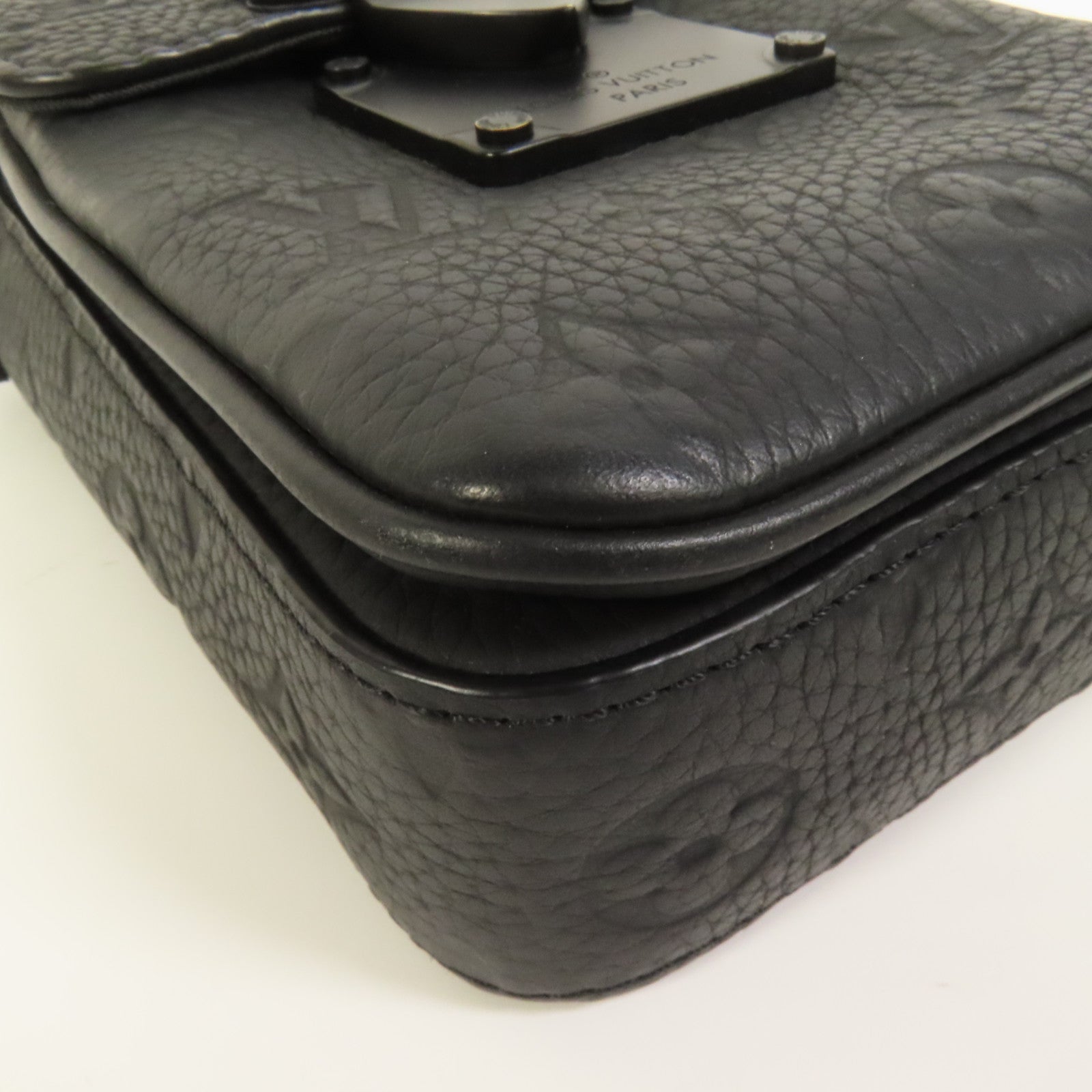 LOUIS VUITTON Monogram Taurillon S-Lock Vertical Wearable肩背袋