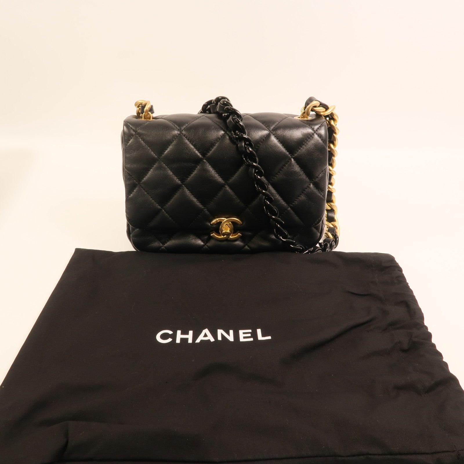 CHANEL 羊皮皮革Flap Bag金扣鏈帶肩背袋