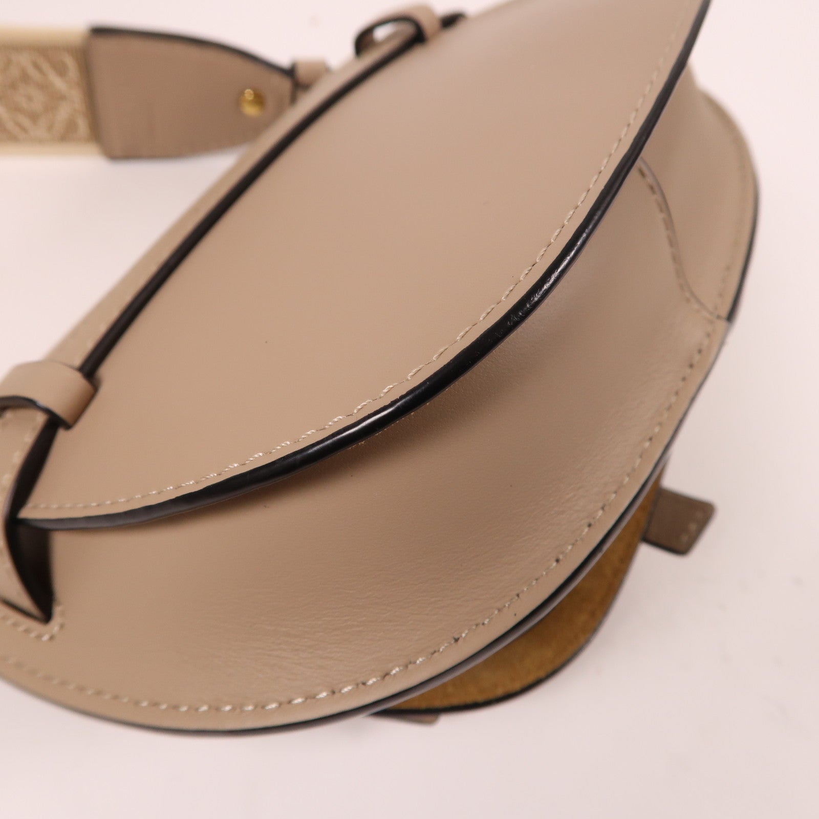 LOEWE 牛皮皮革Mini Gate金扣肩背袋灰色