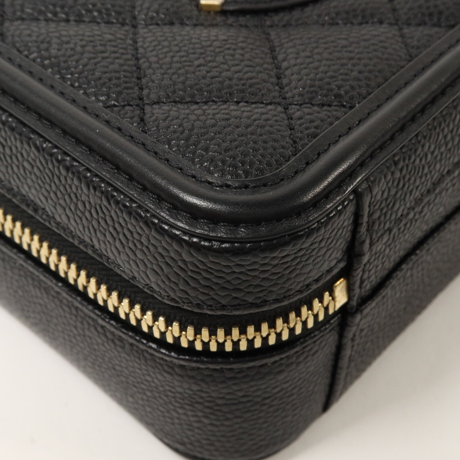 CHANEL 牛皮皮革CC Filigree Vanity Case鏈帶手挽肩背兩用袋