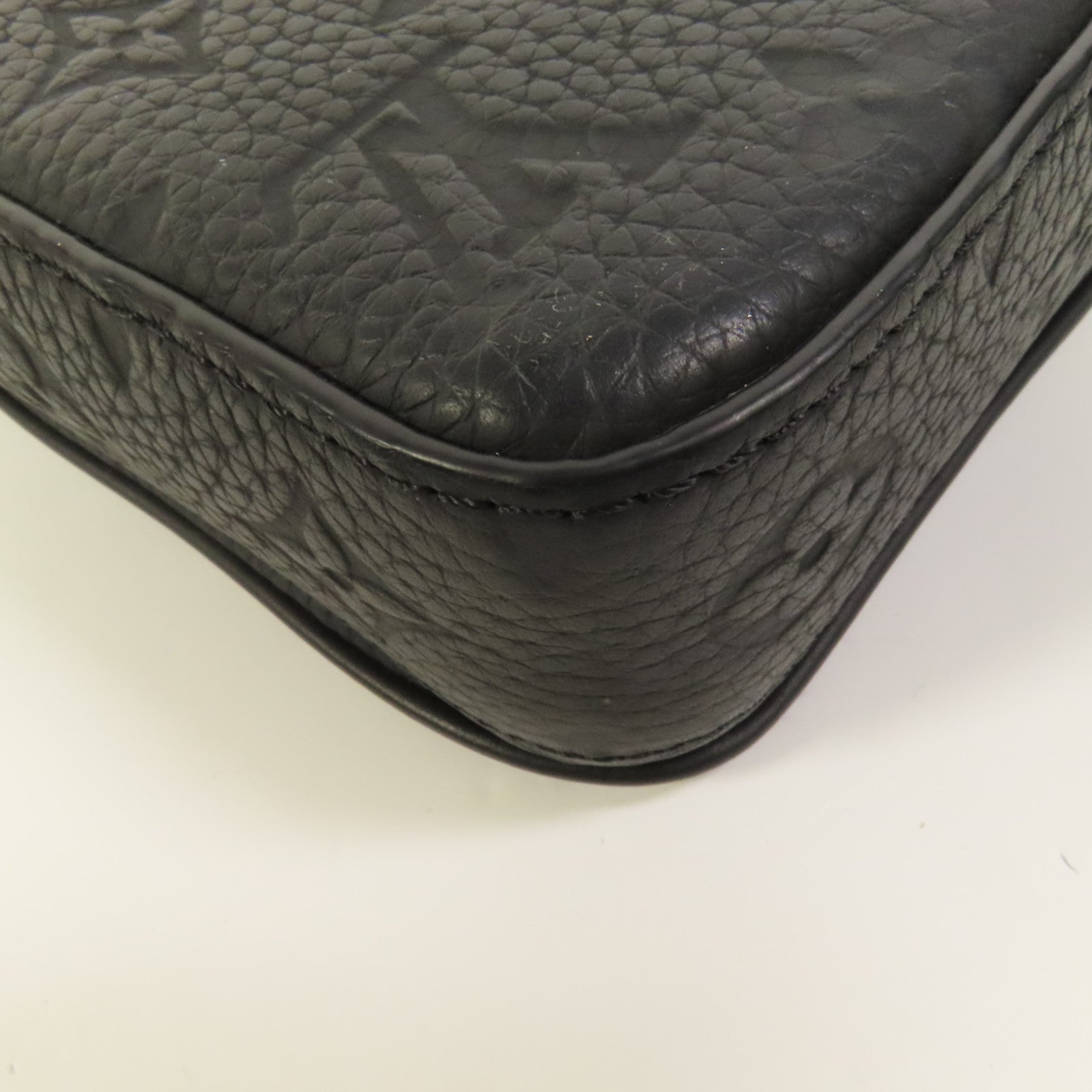 LOUIS VUITTON Monogram Taurillon S-Lock Vertical Wearable肩背袋