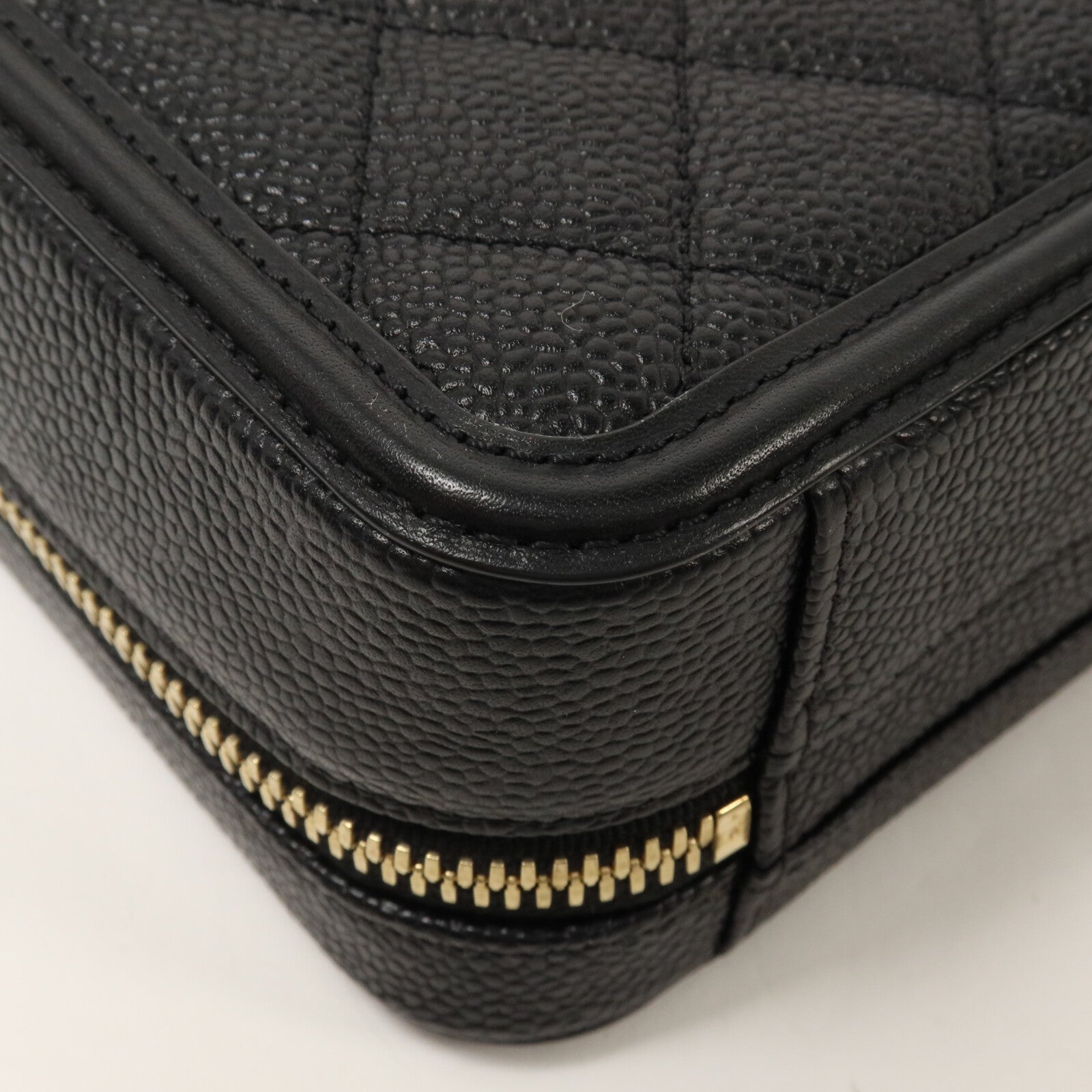 CHANEL 牛皮皮革CC Filigree Vanity Case鏈帶手挽肩背兩用袋