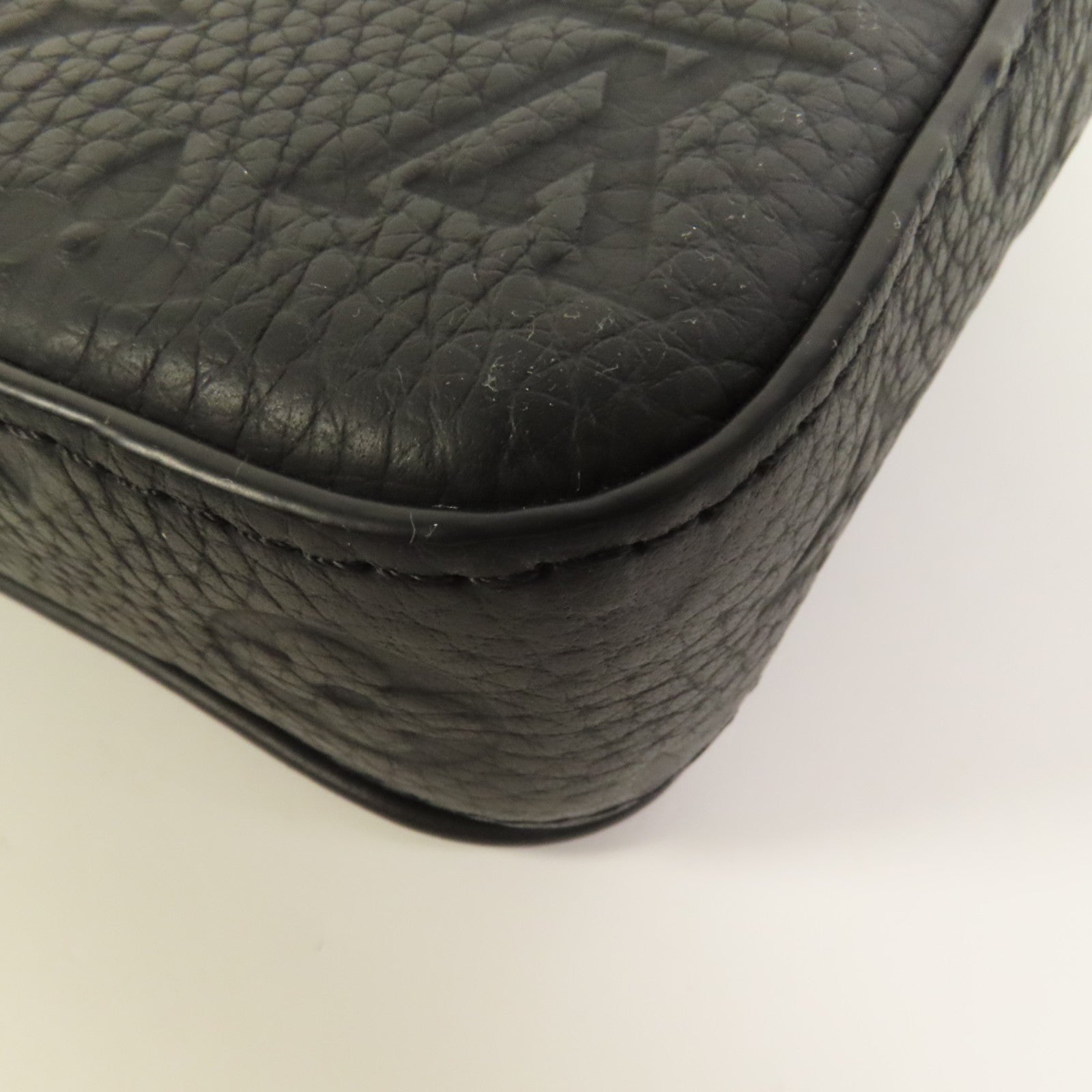 LOUIS VUITTON Monogram Taurillon S-Lock Vertical Wearable肩背袋