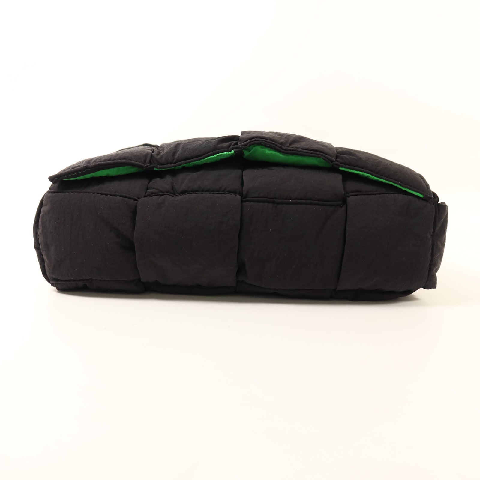 BOTTEGA VENETA 尼龍Tech Cassette肩背袋