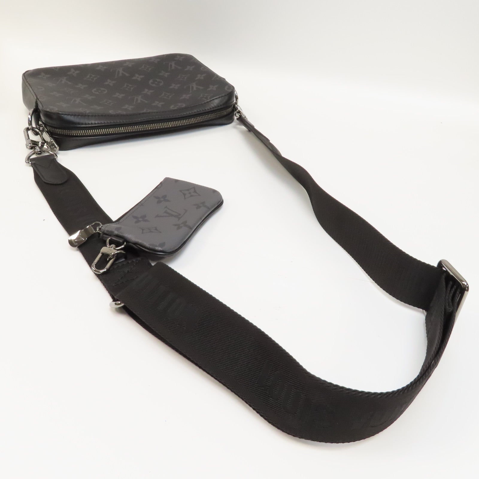 LOUIS VUITTON Monogram Eclipse Trio Messenger銀扣肩背袋黑色/灰色