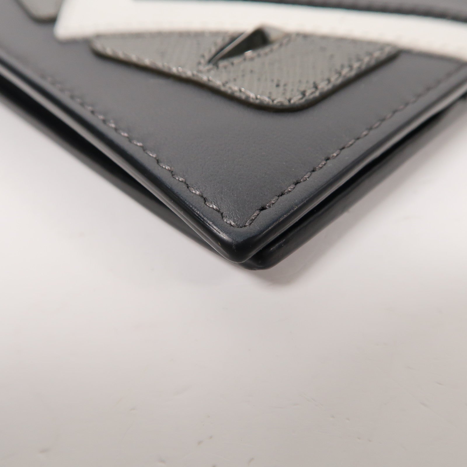 FENDI 【清倉大減價】牛皮皮革Short Fold Wallet折疊錢包黑色/灰色/白色