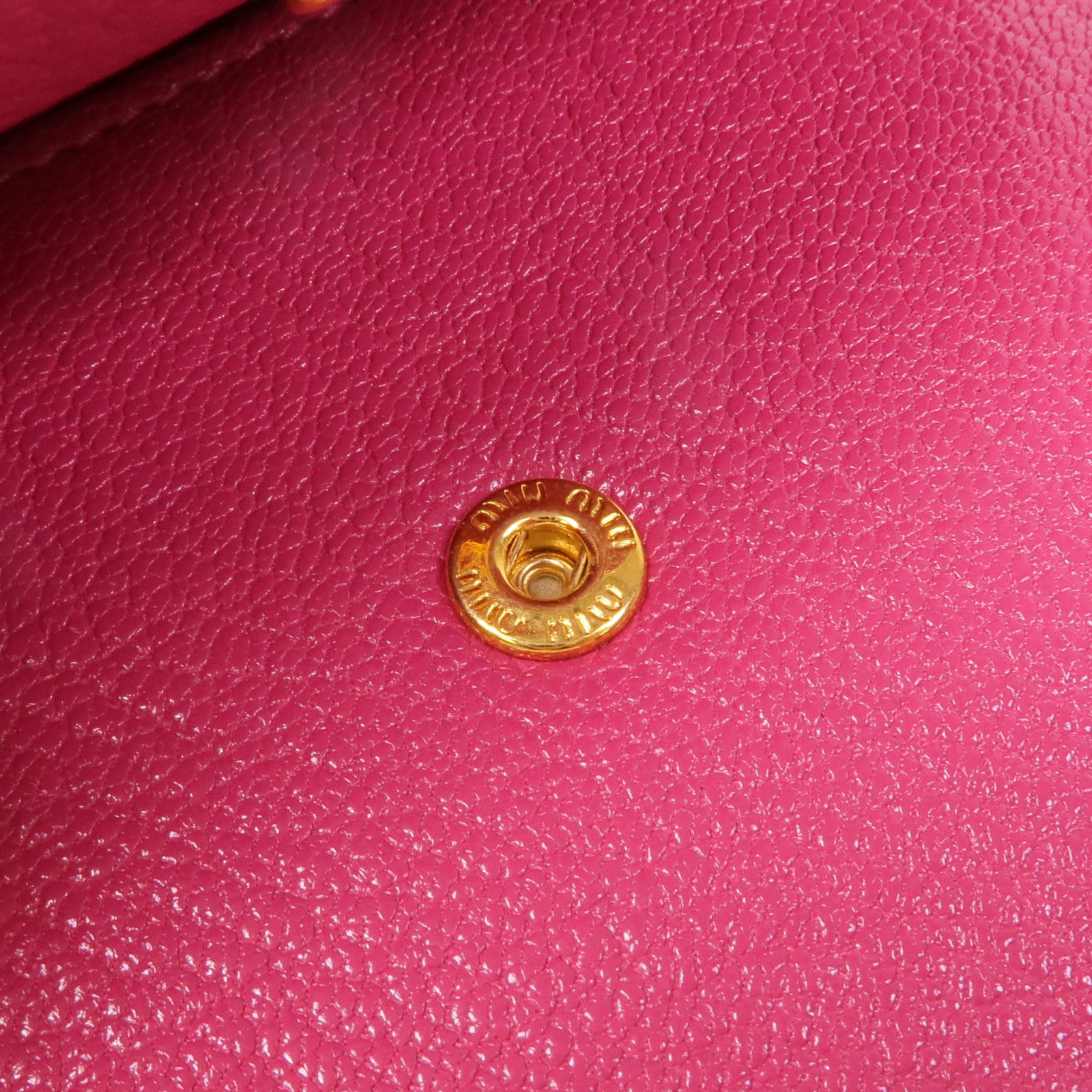 Miu Miu 牛皮皮革Trifold Wallet金扣錢包