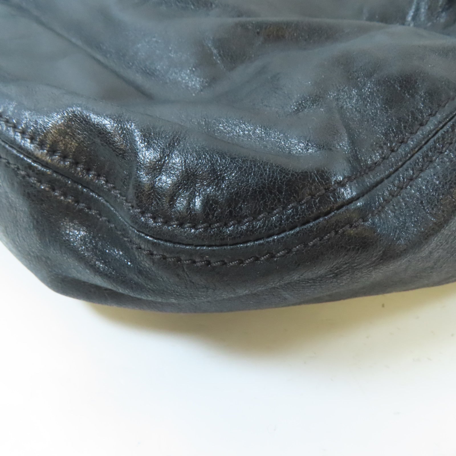 Miu Miu 牛皮皮革Tote Bag金扣手挽袋黑色