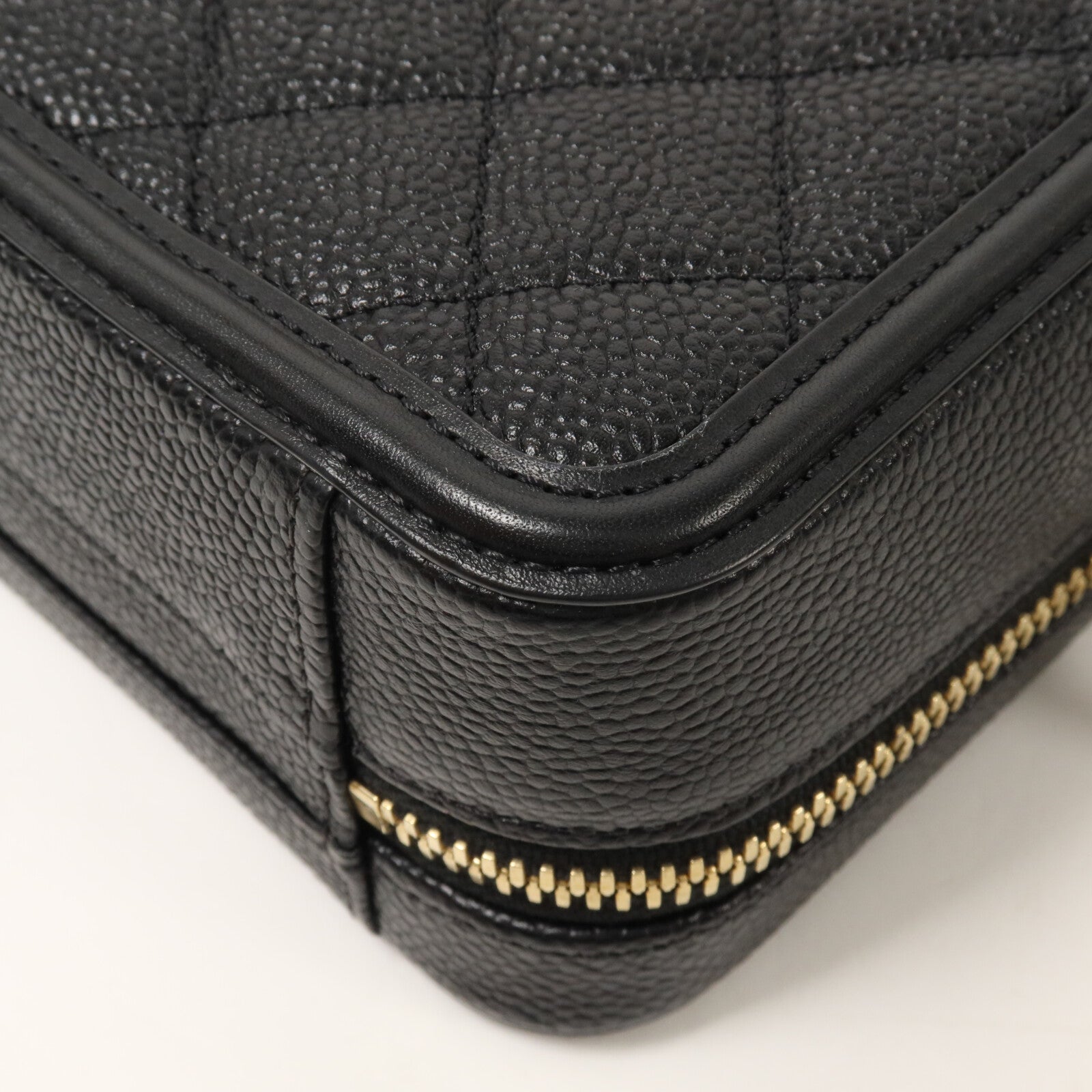CHANEL 牛皮皮革CC Filigree Vanity Case鏈帶手挽肩背兩用袋