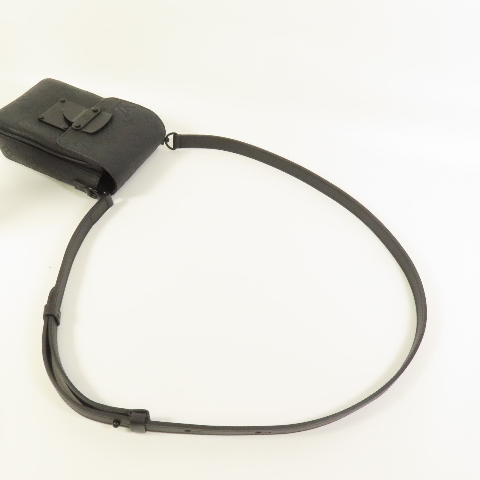 LOUIS VUITTON Monogram Taurillon S-Lock Vertical Wearable肩背袋