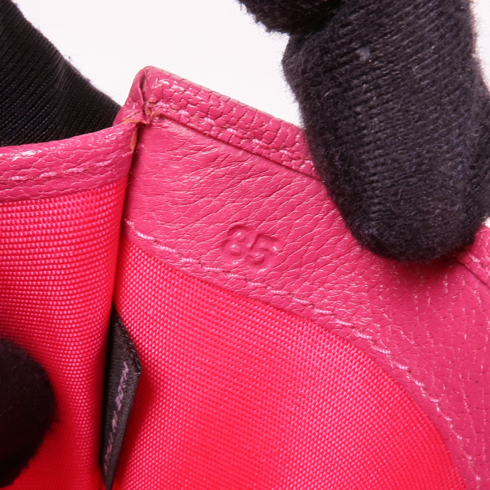 Miu Miu 牛皮皮革Trifold Wallet金扣錢包