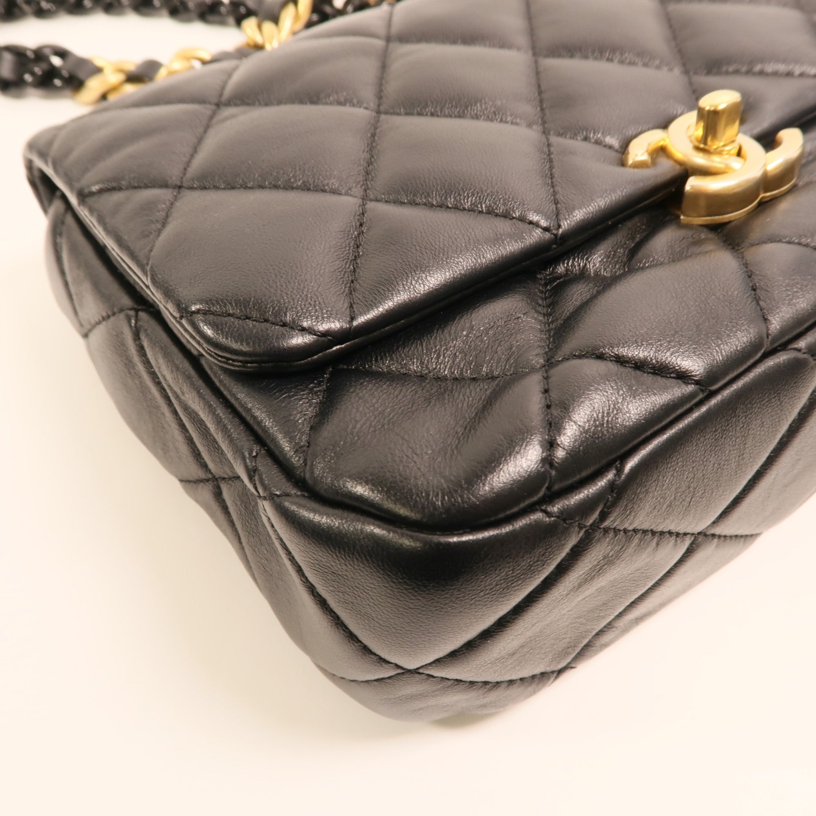 CHANEL 羊皮皮革Flap Bag金扣鏈帶肩背袋