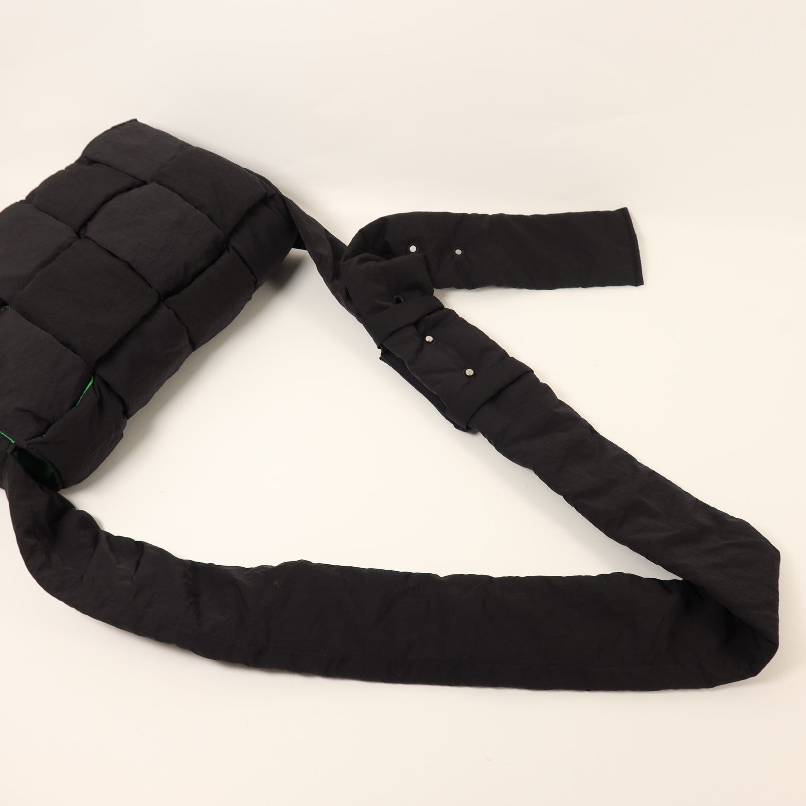 BOTTEGA VENETA 尼龍Tech Cassette肩背袋