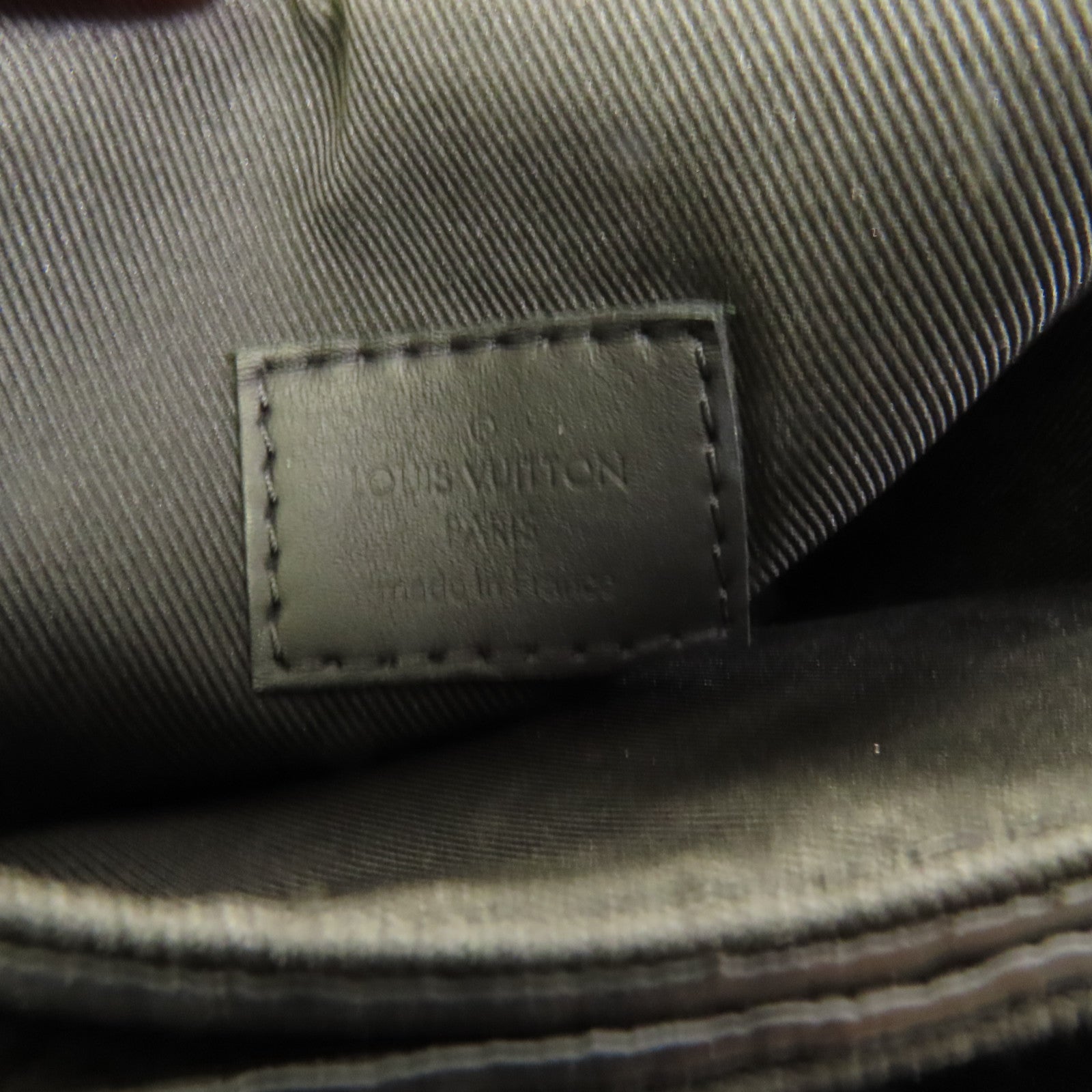 LOUIS VUITTON Monogram Taurillon S-Lock Vertical Wearable肩背袋