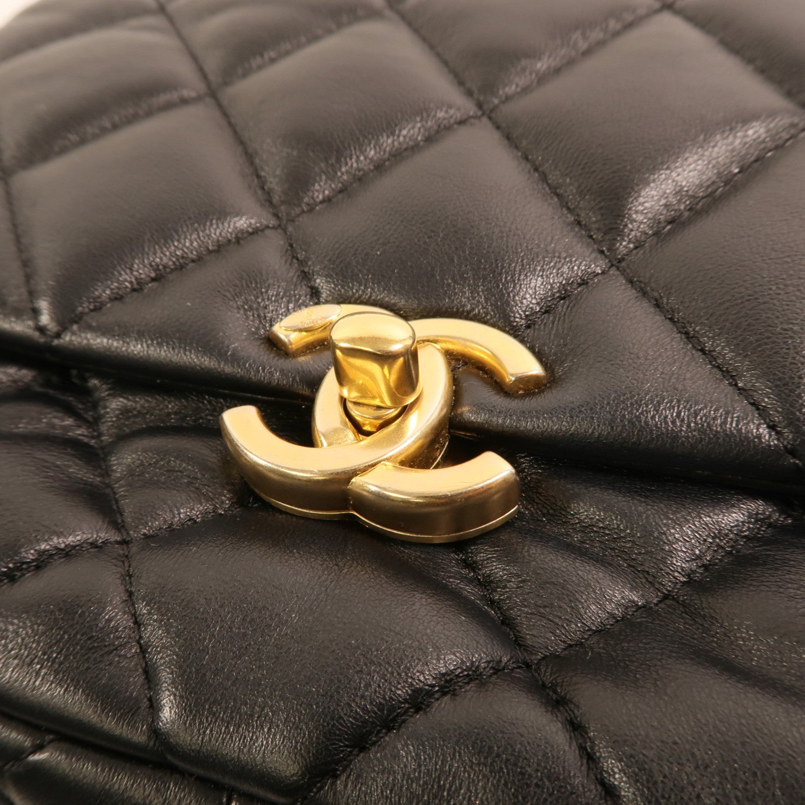 CHANEL 羊皮皮革Flap Bag金扣鏈帶肩背袋