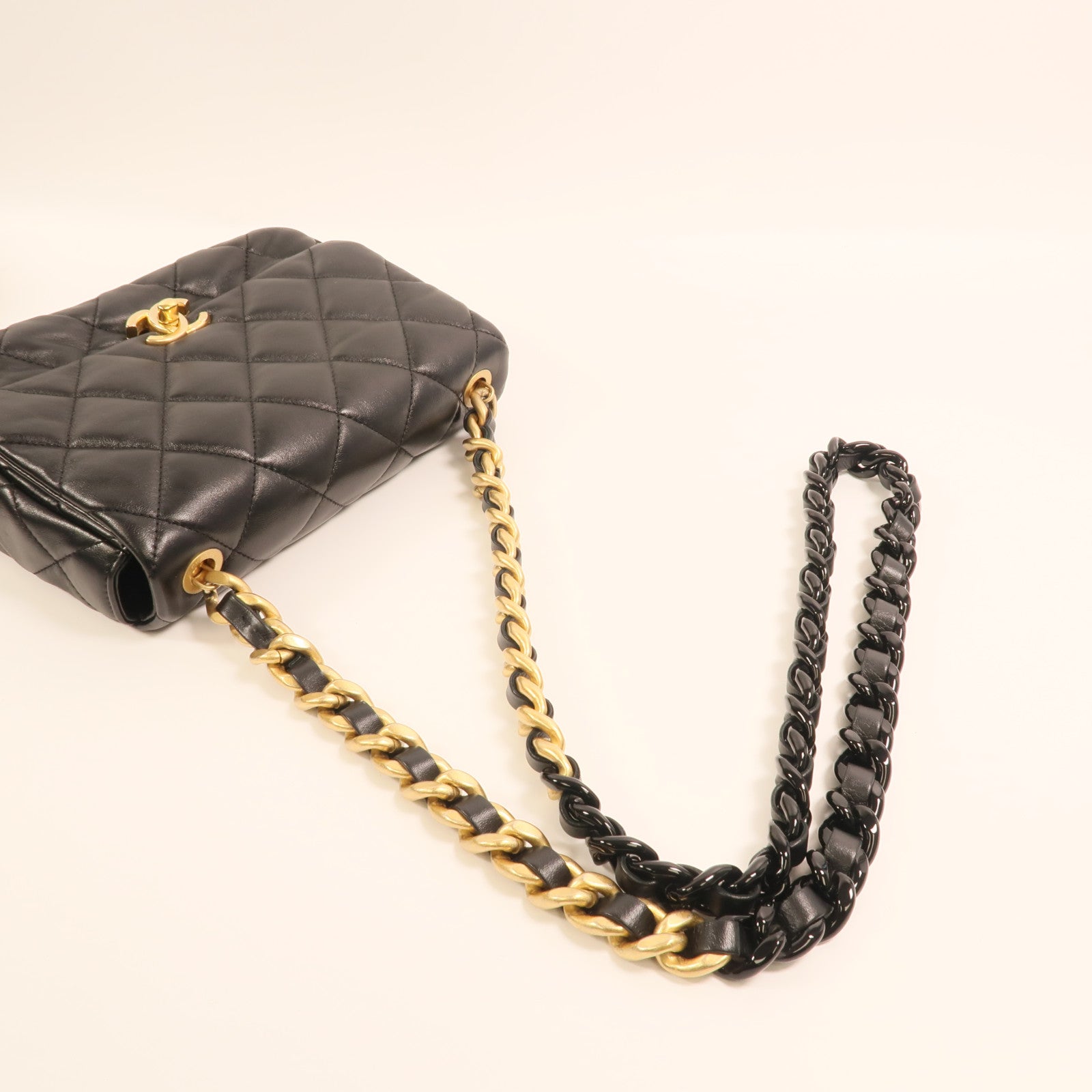 CHANEL 羊皮皮革Flap Bag金扣鏈帶肩背袋