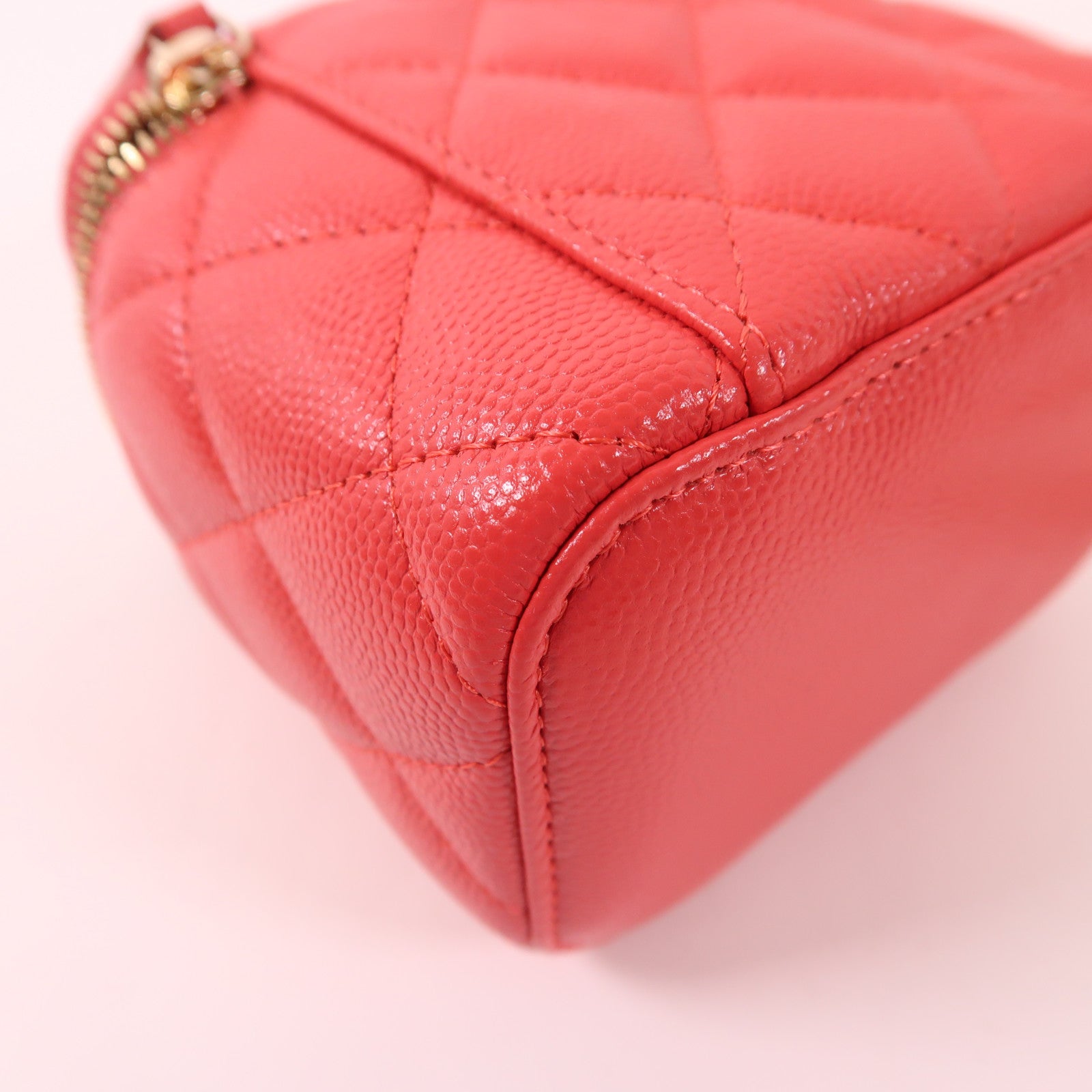 CHANEL 牛皮皮革Vanity Case金扣鏈帶肩背袋