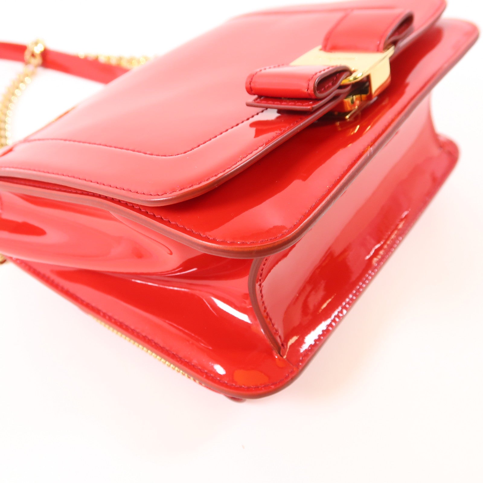 Salvatore Ferragamo 漆皮皮革Chain Shoulder金扣鏈帶肩背袋
