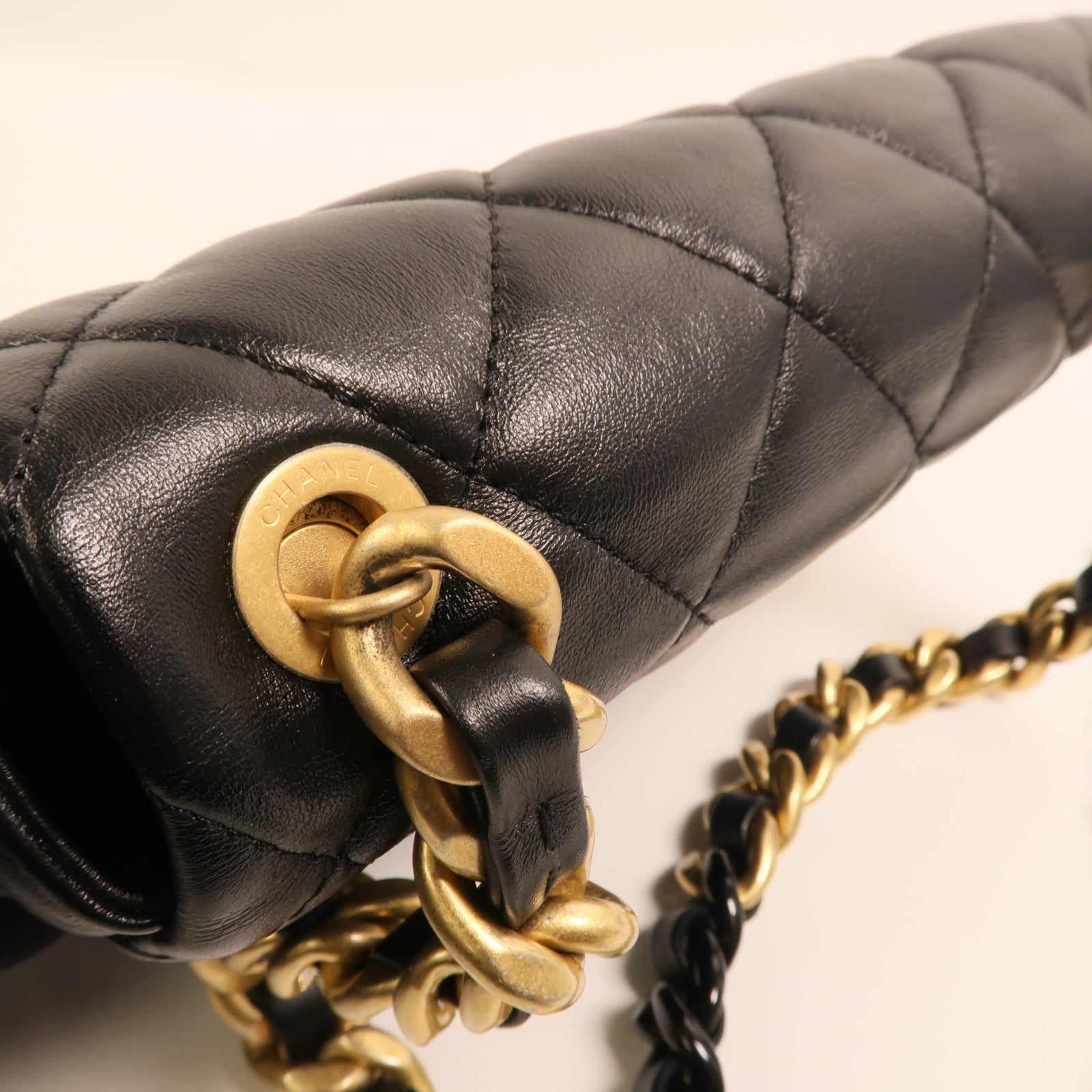 CHANEL 羊皮皮革Flap Bag金扣鏈帶肩背袋