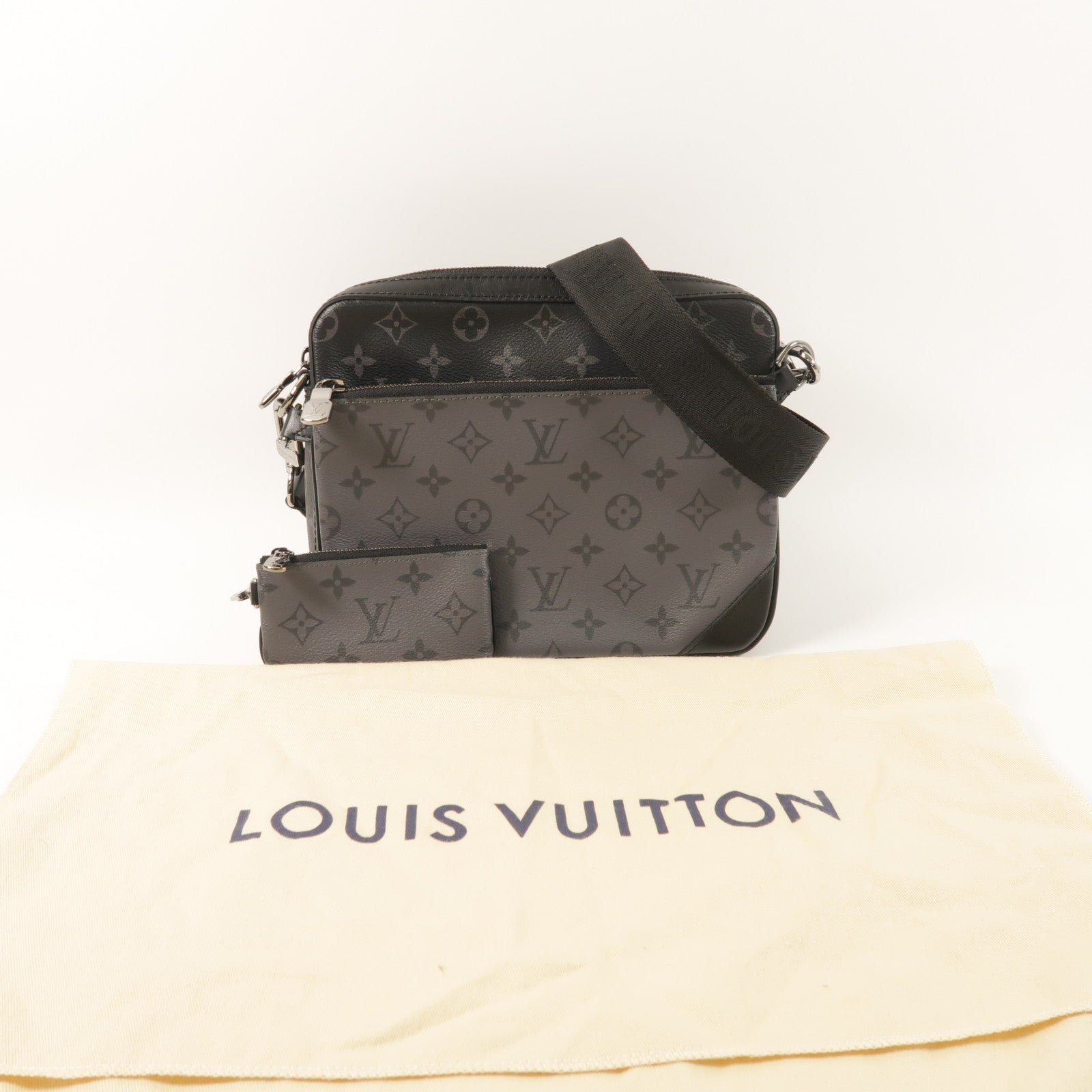 LOUIS VUITTON Monogram Eclipse Reverse Trio Messenger銀扣肩背袋灰色