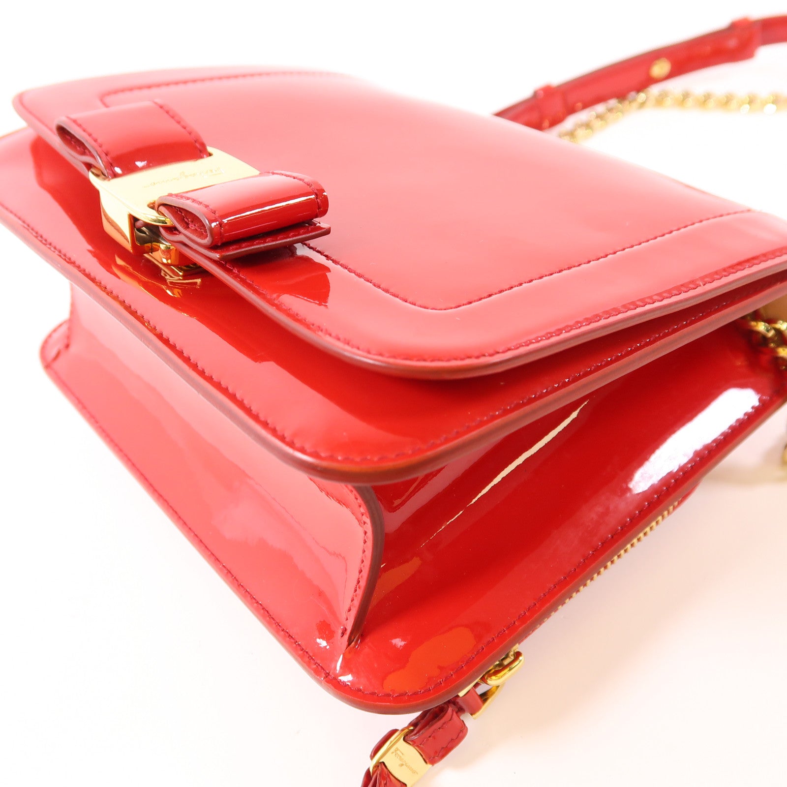 Salvatore Ferragamo 漆皮皮革Chain Shoulder金扣鏈帶肩背袋