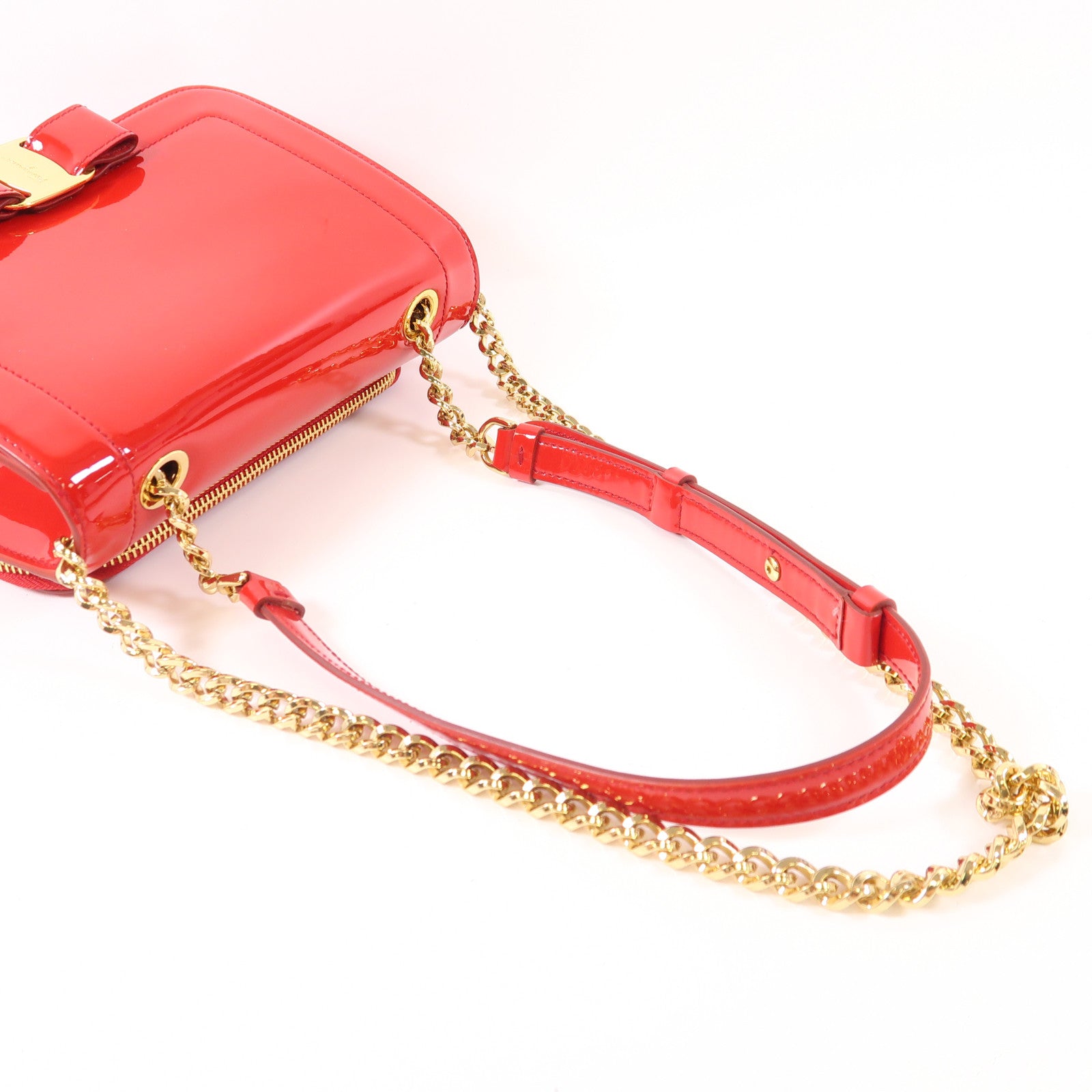 Salvatore Ferragamo 漆皮皮革Chain Shoulder金扣鏈帶肩背袋
