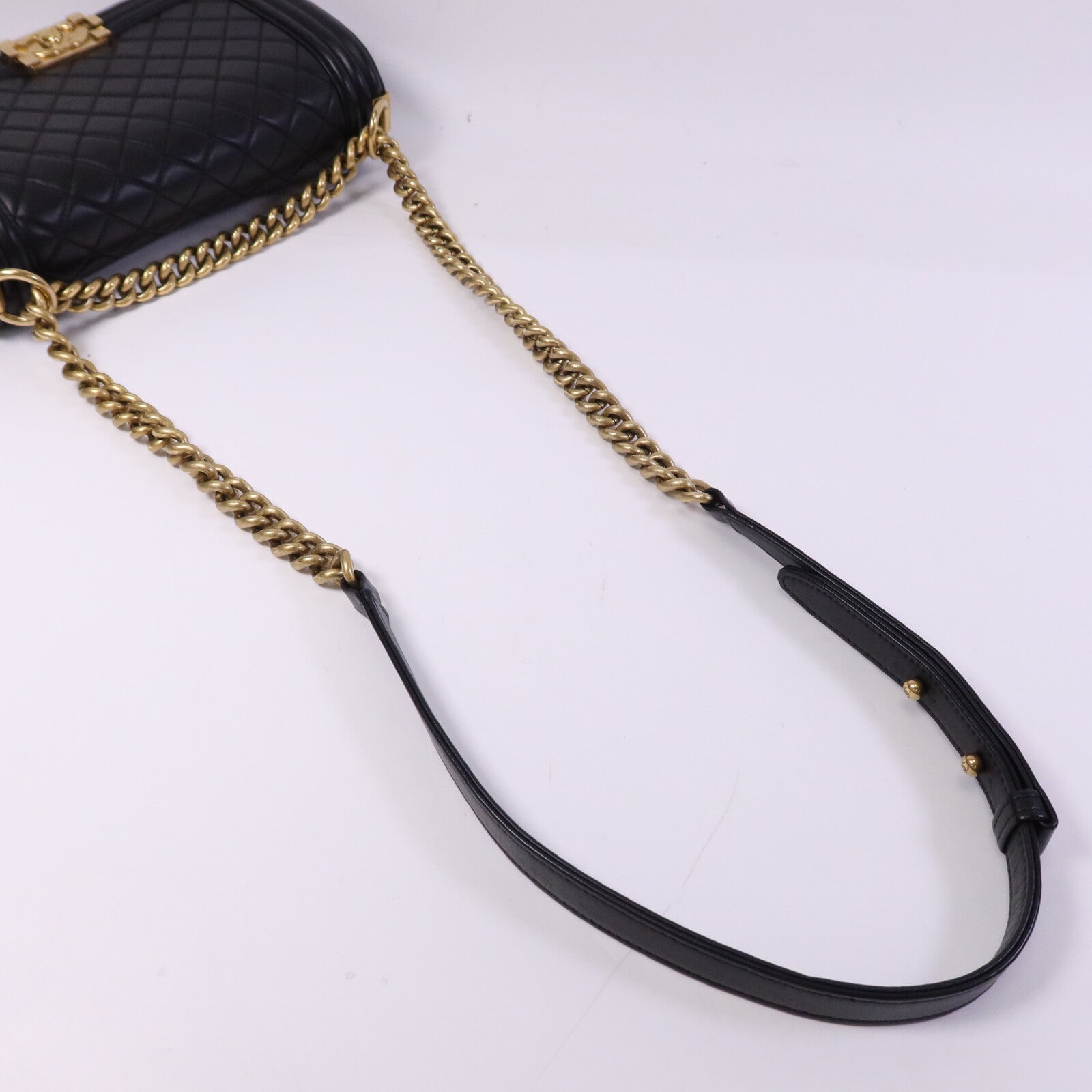 CHANEL 羊皮皮革Boy 25金扣鏈帶肩背袋