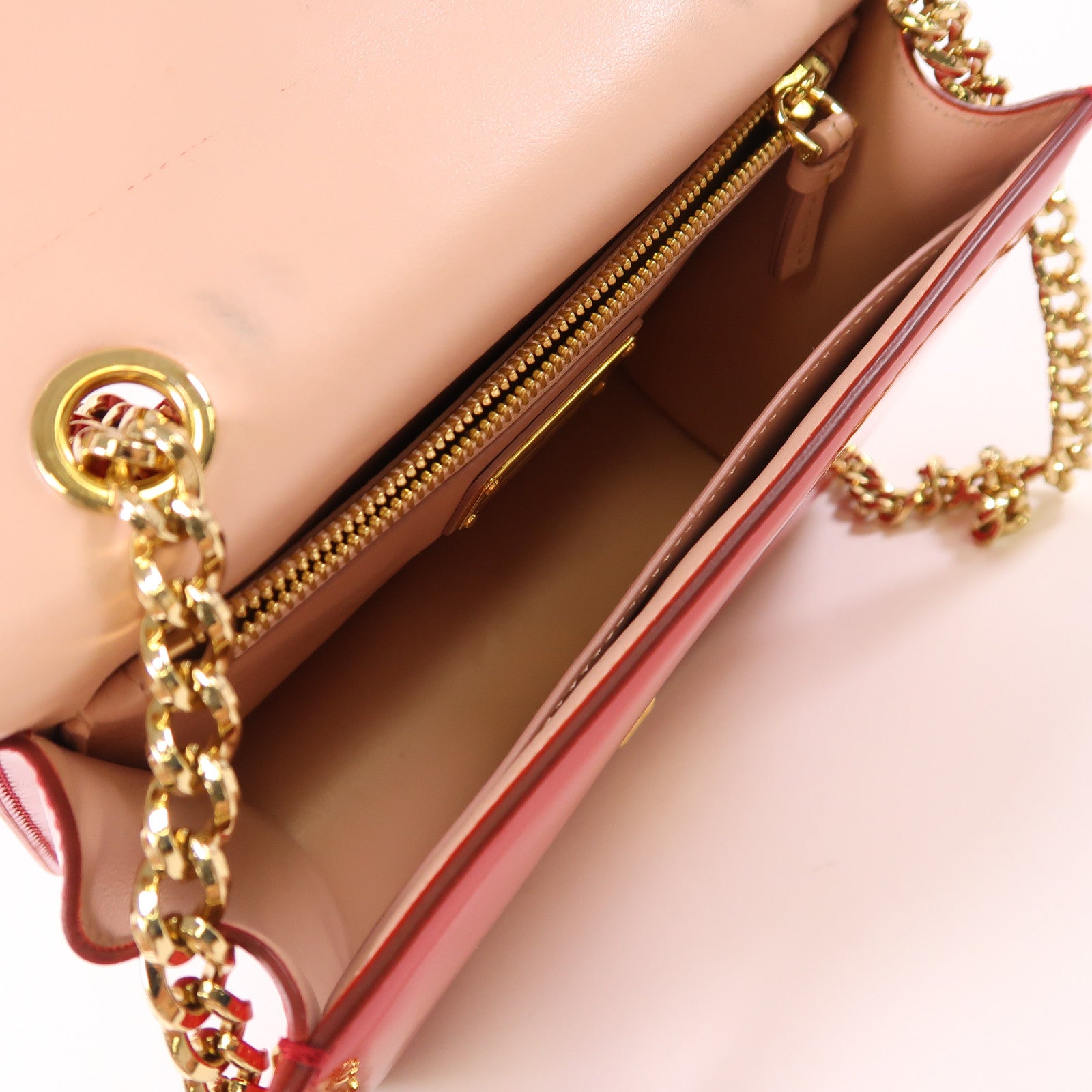Salvatore Ferragamo 漆皮皮革Chain Shoulder金扣鏈帶肩背袋