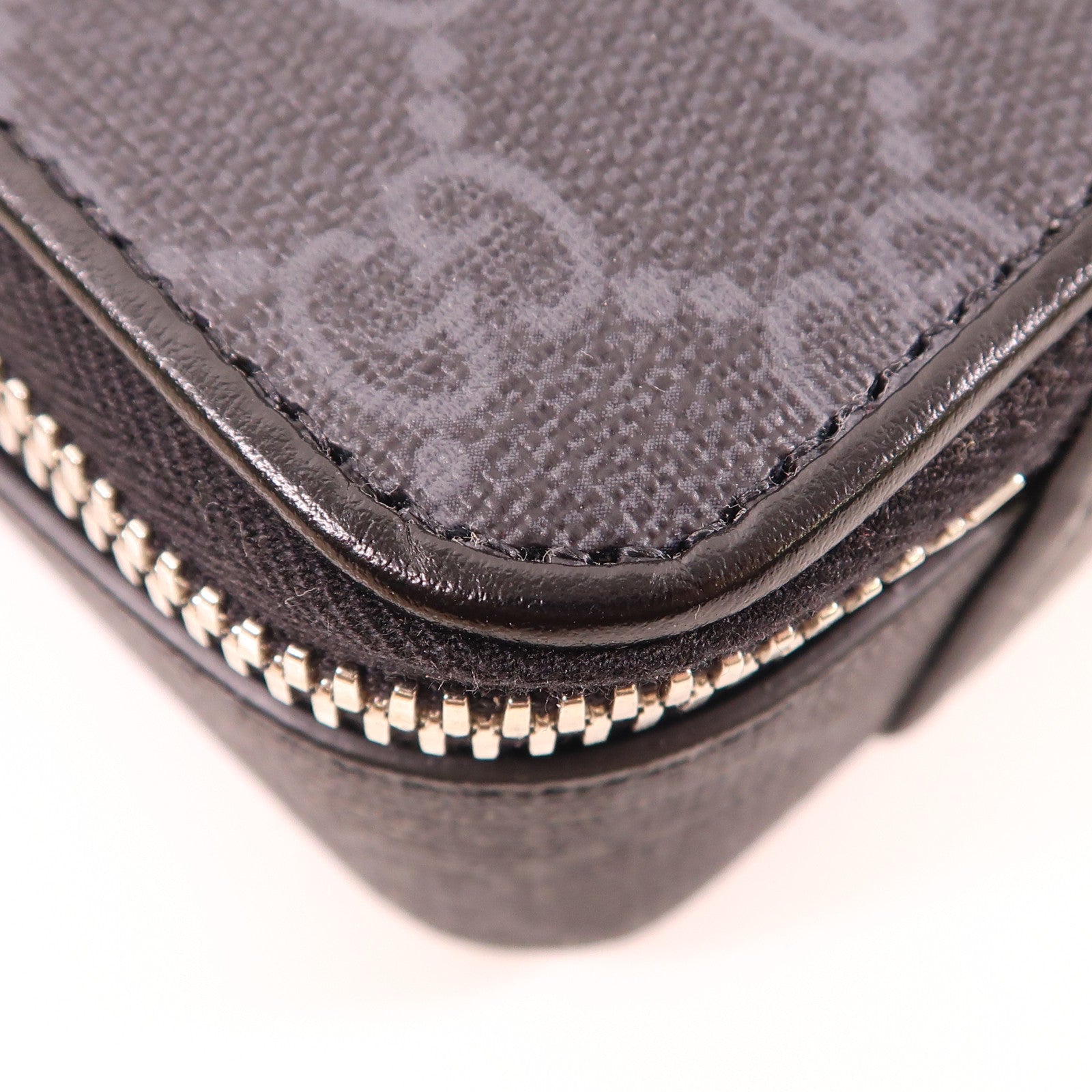 GUCCI 塗層帆布GG Black Small Shoulder Bag銀扣肩背袋