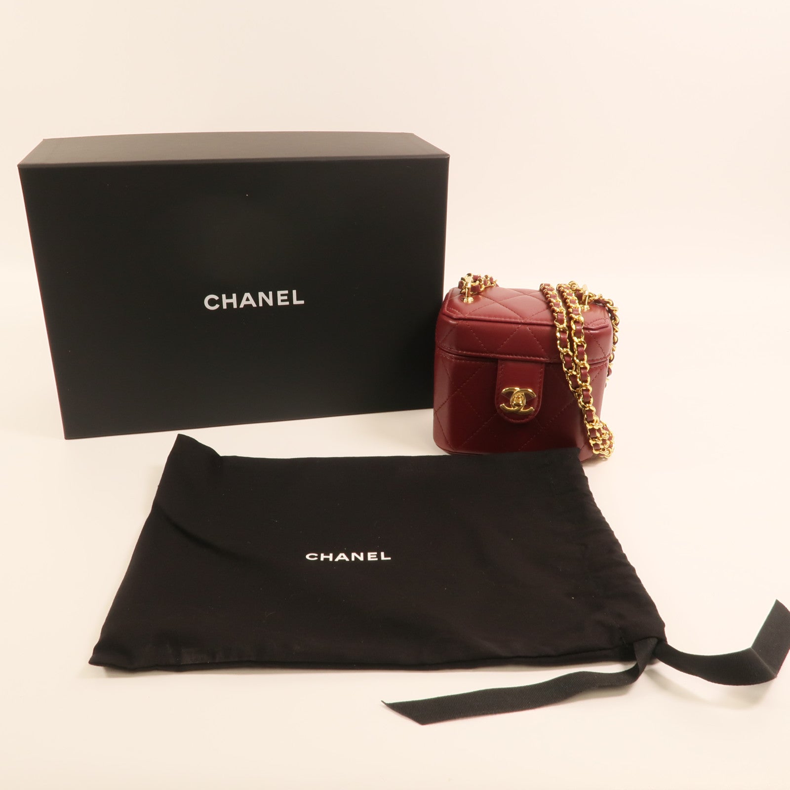 CHANEL 羊皮皮革Vanity Case金扣鏈帶肩背袋