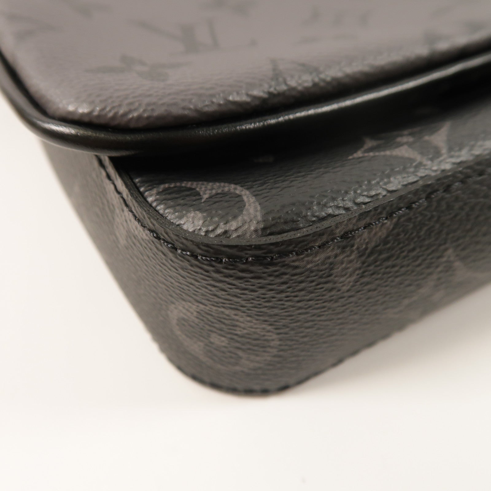 LOUIS VUITTON Monogram Eclipse Reverse Trio Messenger銀扣肩背袋灰色